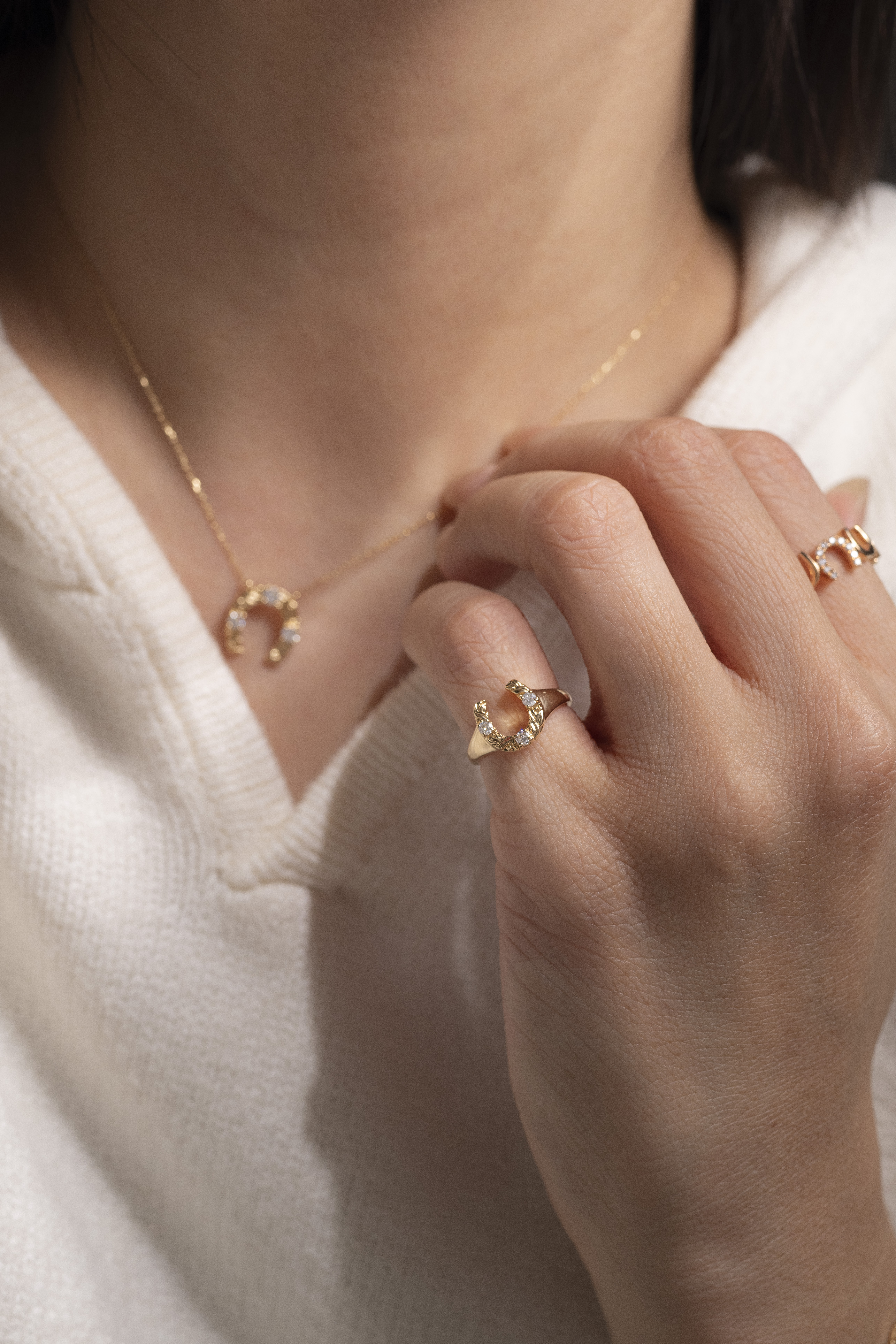 18K Golden Saddle Diamond Ring