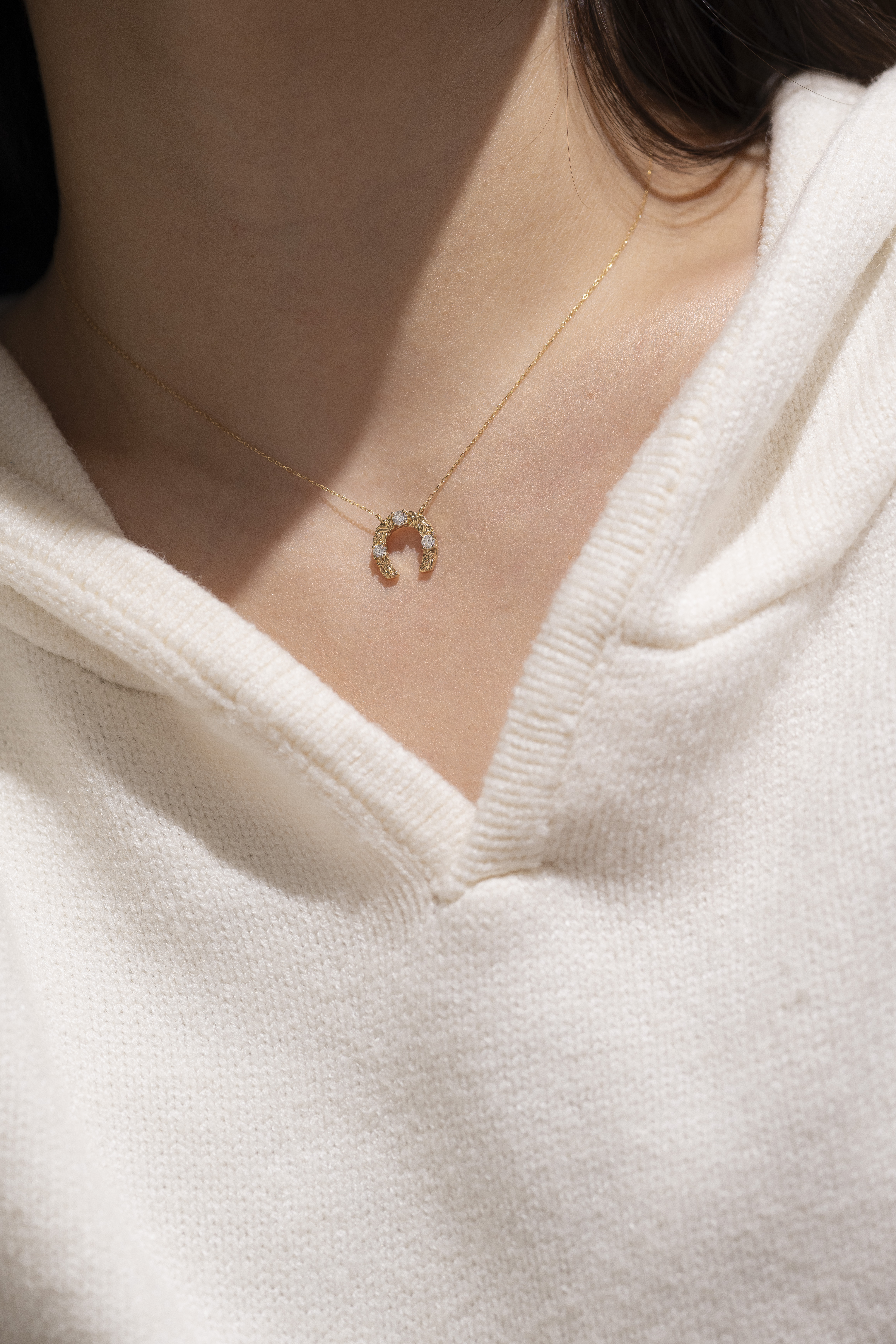 18K Golden Saddle Diamond Necklace