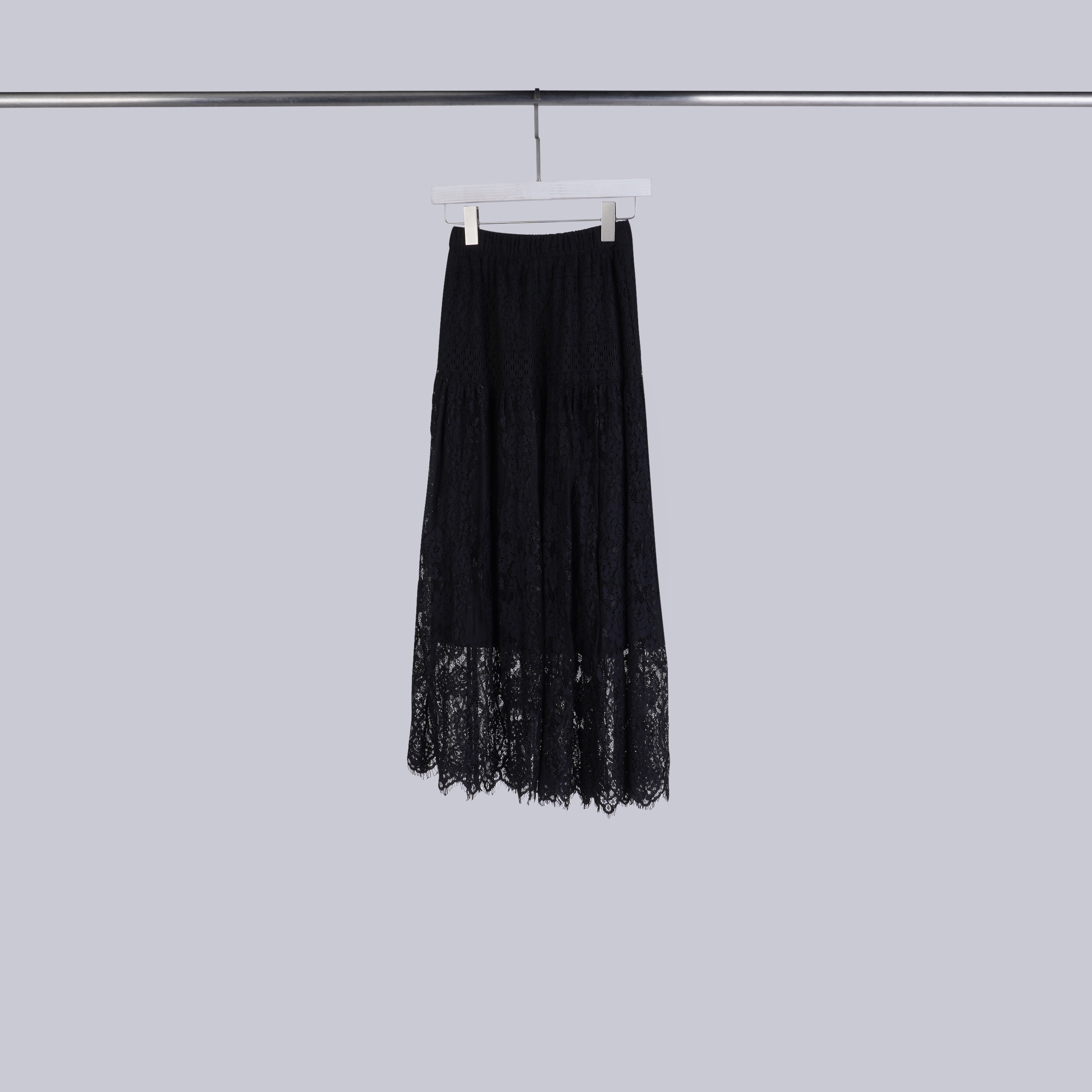 浪漫壓花拼接蕾絲長裙 | 就是黑