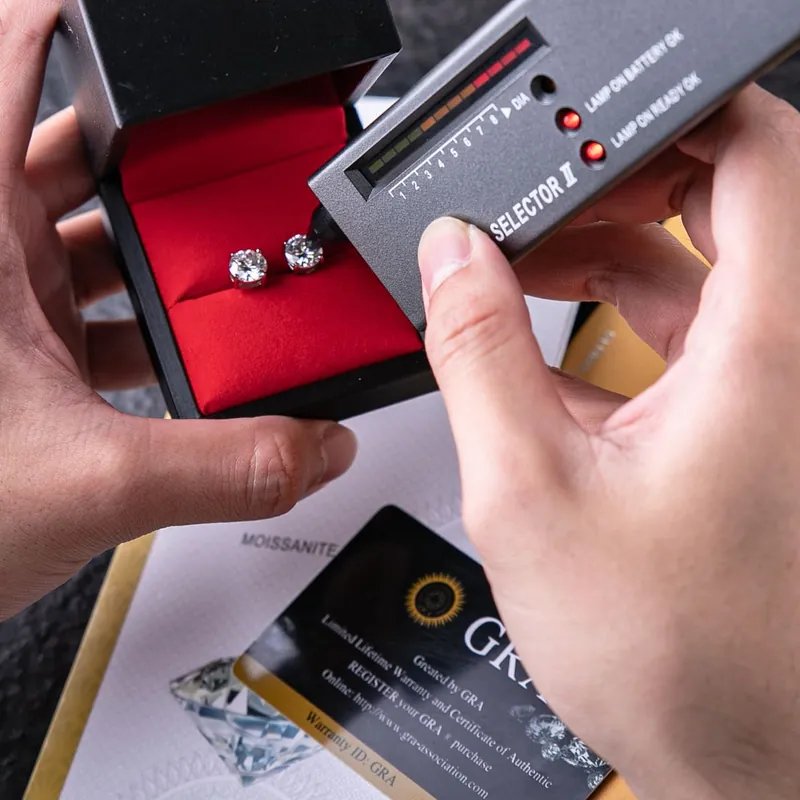 代購-Gold Coast 925純經典圓鑽莫桑石耳釘