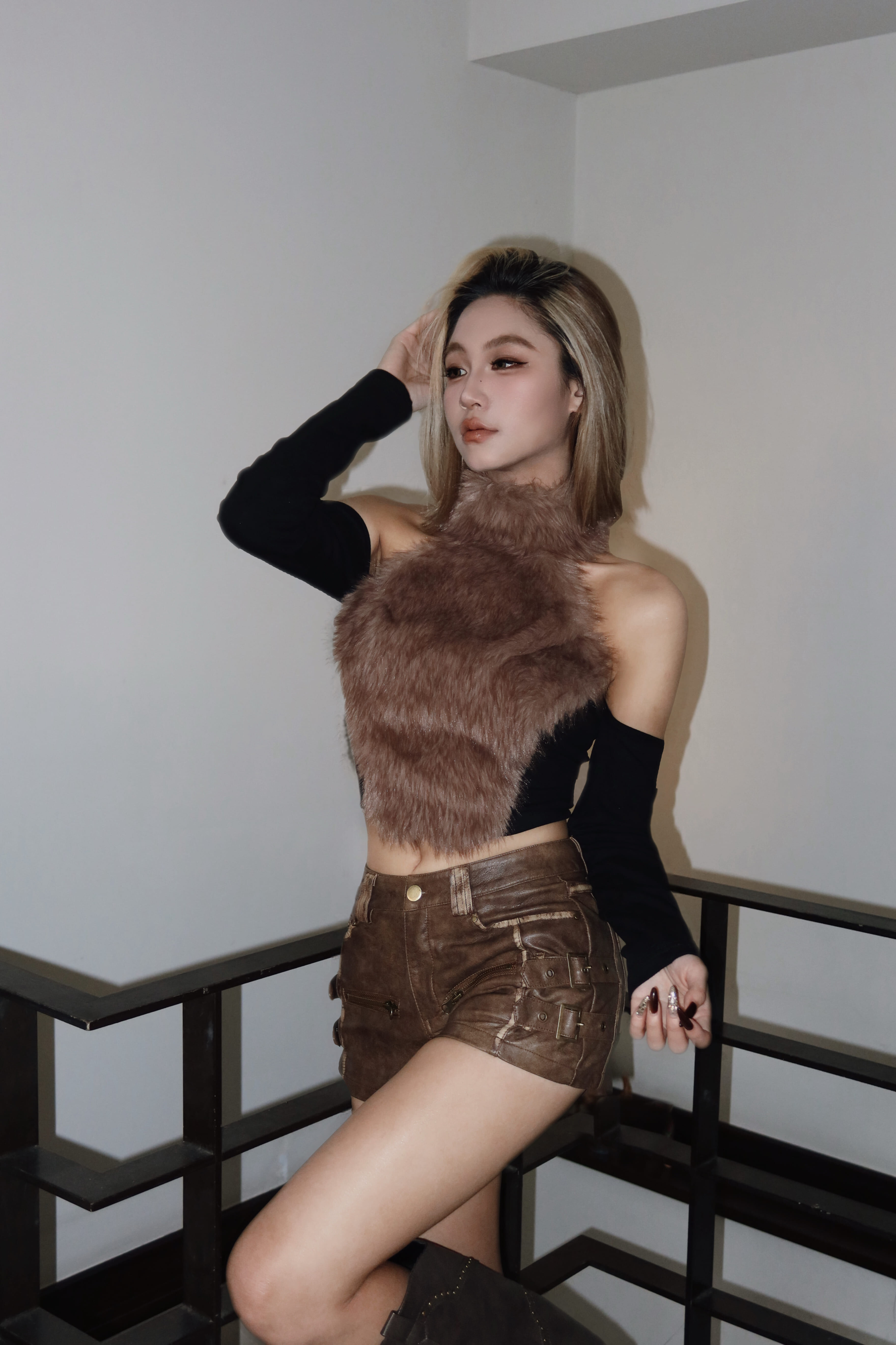 繞脖毛毛美背上衣