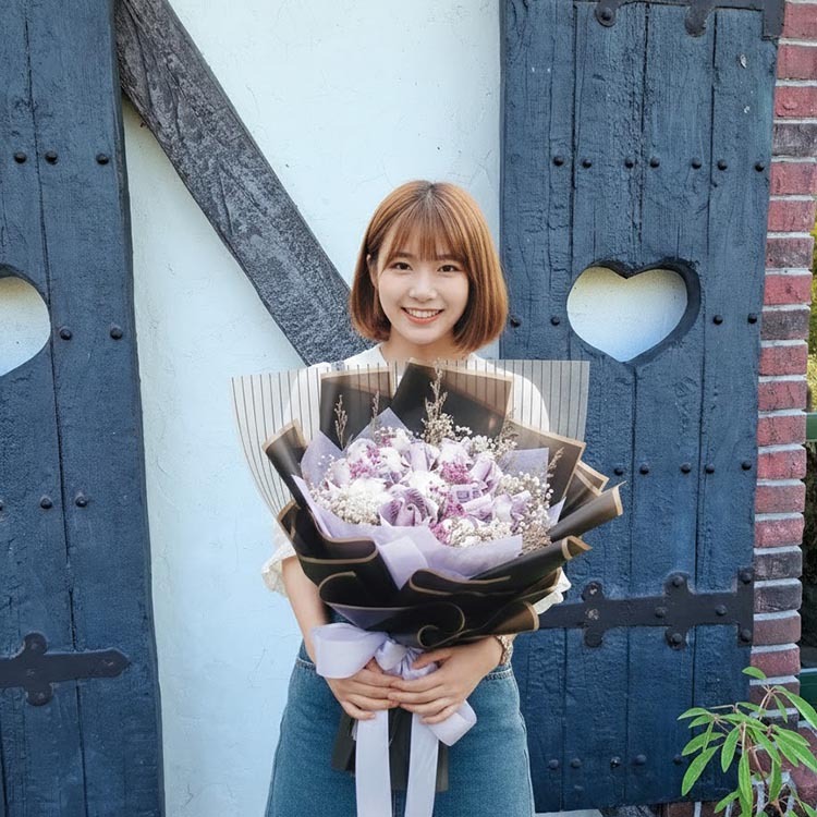 紫色鈔票花束,有錢花