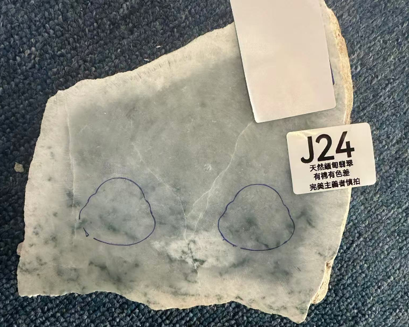 SU024 J24 天然緬甸翡翠佛公