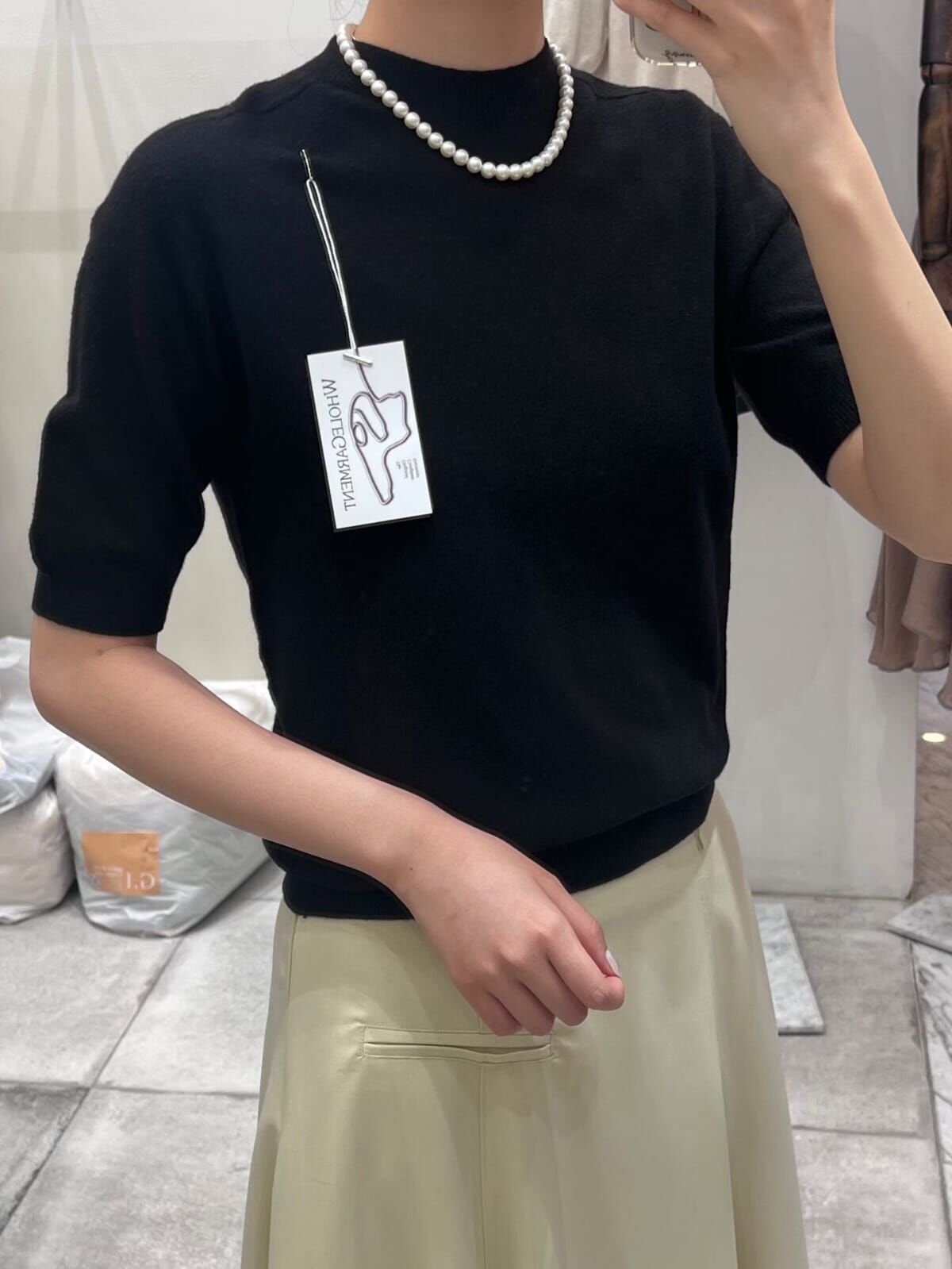 GI5301 黑色小企領珍珠短袖針織 *特價* (優惠碼同充值購物金不適用)