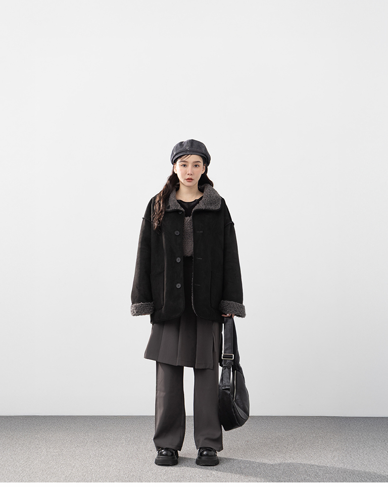 Suede-like faux lamb's wool reversible warm coat, available in two colors.【02071695】in stock+pre-order