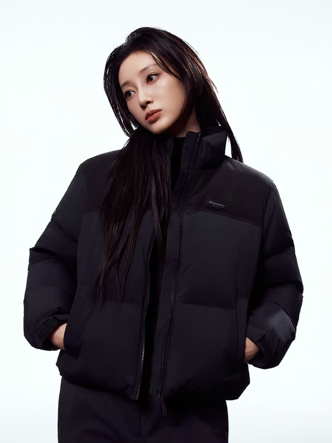 【代購】Discovery 女性 Bansley Down Cropped Short Padding 反斯利 鵝絨短版羽絨外套 – 俐落修身・顯比例保暖