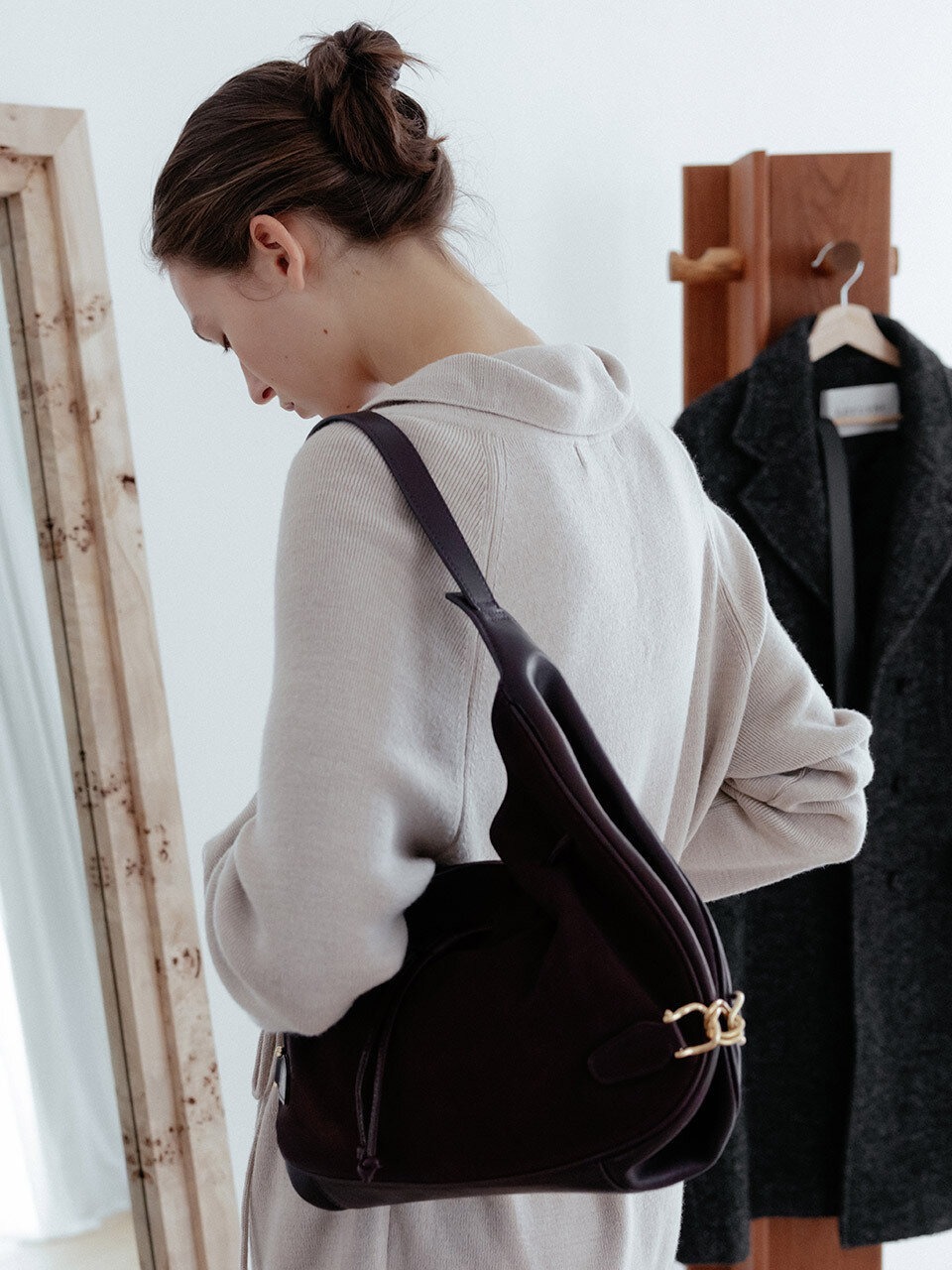 LOEUVRE Contour Shoulder Medium (suede ver.)