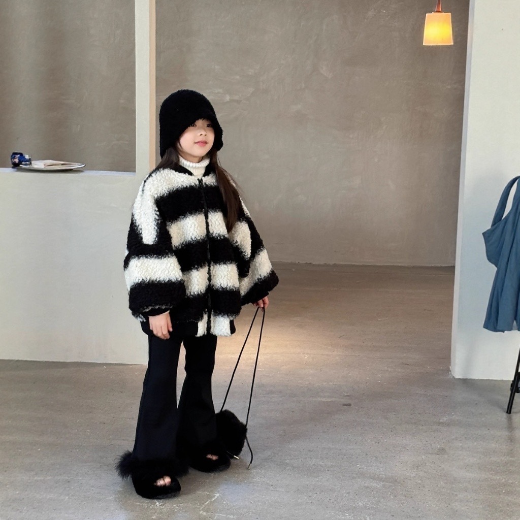 酷帥黑白毛毛外套