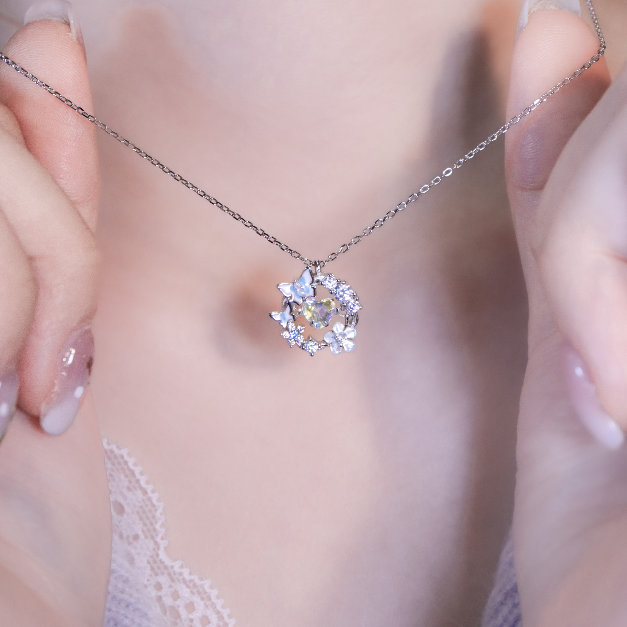 | 925純銀・厚鍍白金 | 懸浮漫藍蝶繞項鍊 | NE1560 |