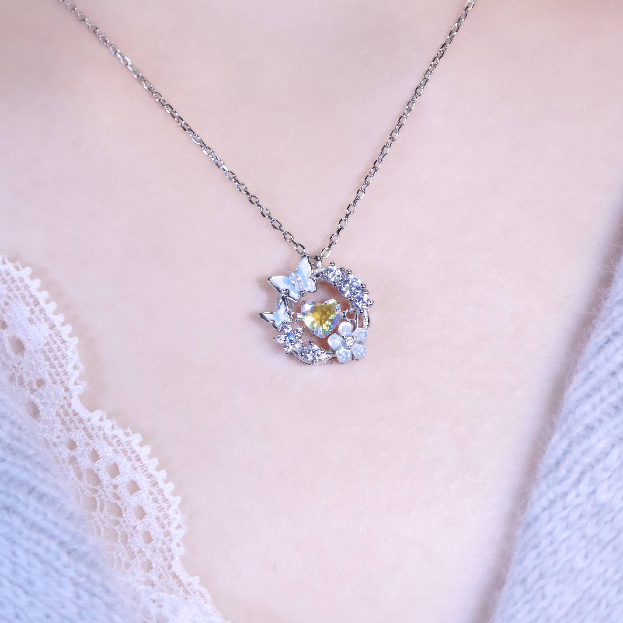 | 925純銀・厚鍍白金 | 懸浮漫藍蝶繞項鍊 | NE1560 |