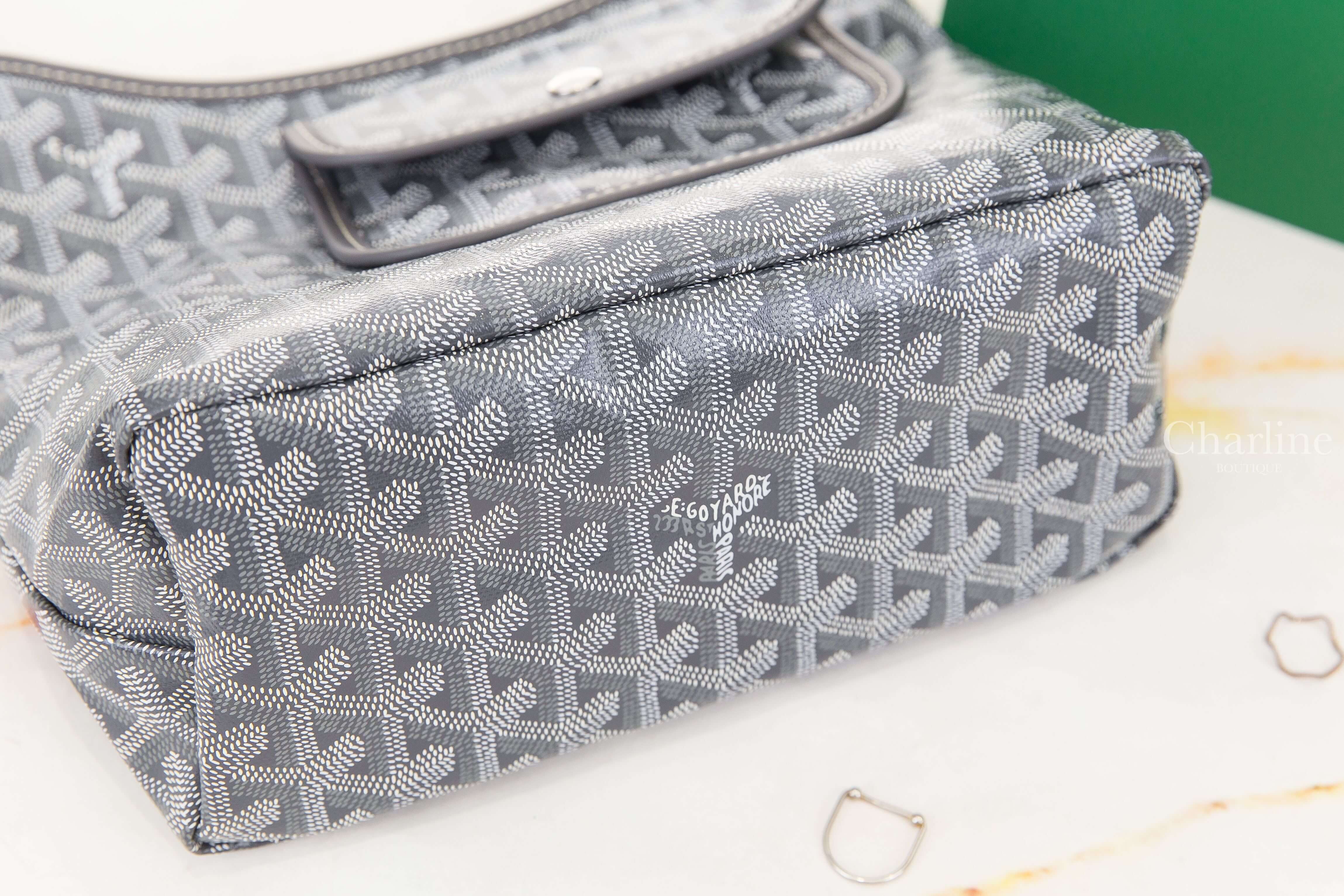 Goyard Hobo Bohème Mini 灰色 Goyardine 帆布牛皮迷你肩背包 Goyardine 帆布包身與皮革飾邊細節