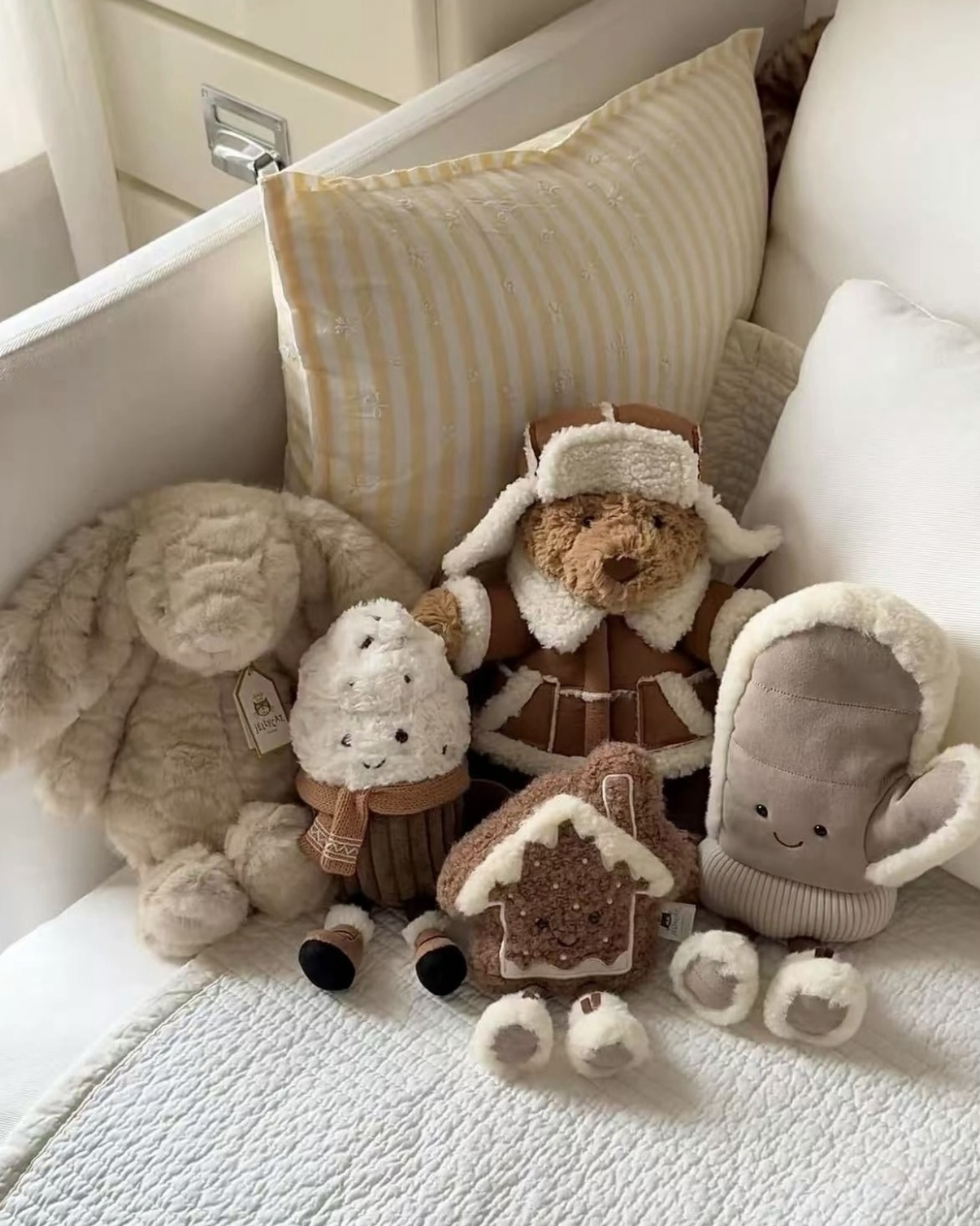 JELLYCAT 洛杉磯限定 巴賽羅熊 金標奶油邦尼兔 毛茸茸手套 圍巾熱可可 薑餅屋