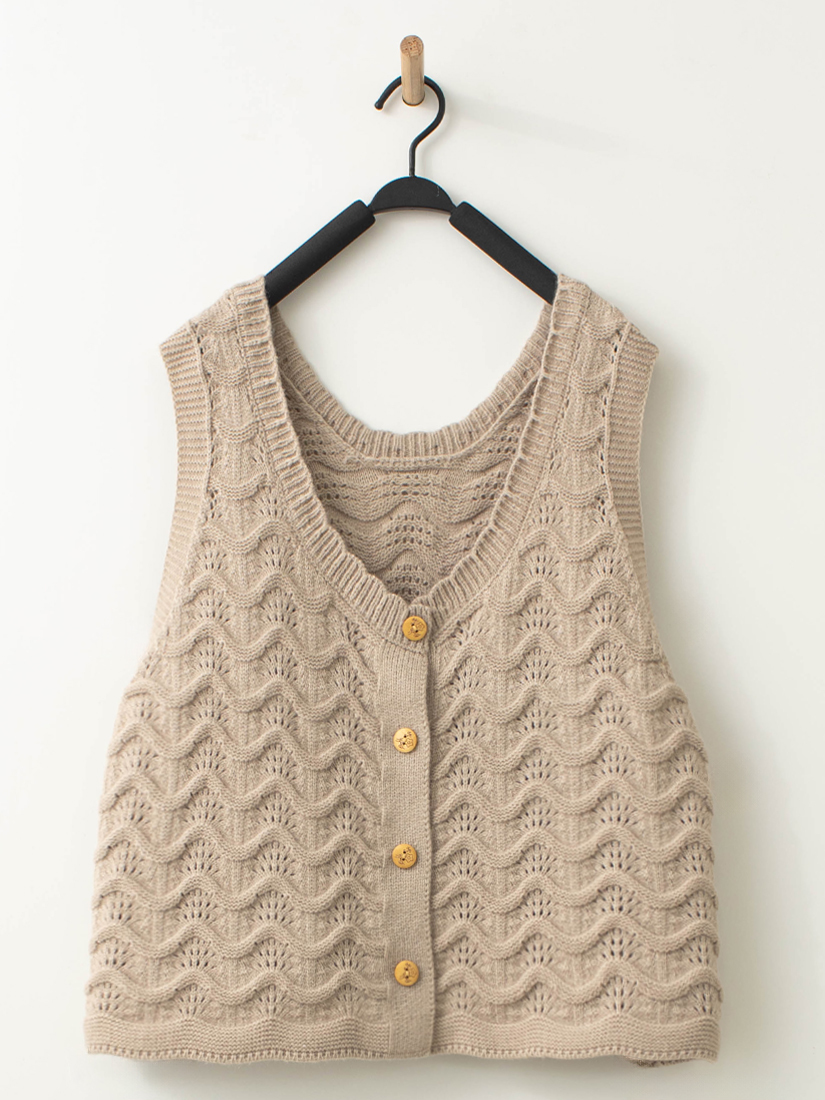 森女氣質木釦簍空織紋毛線背心