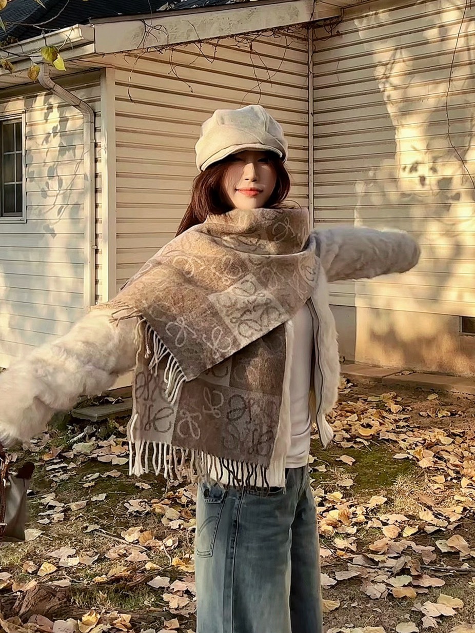 LOEWE Scarf in wool and cashmere  White/Beige