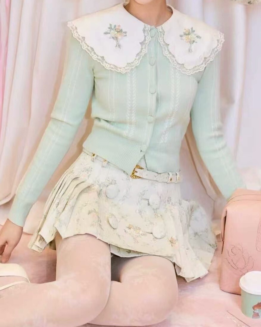 設計師家早春兩件式兩側百褶四釦重工花褲裙