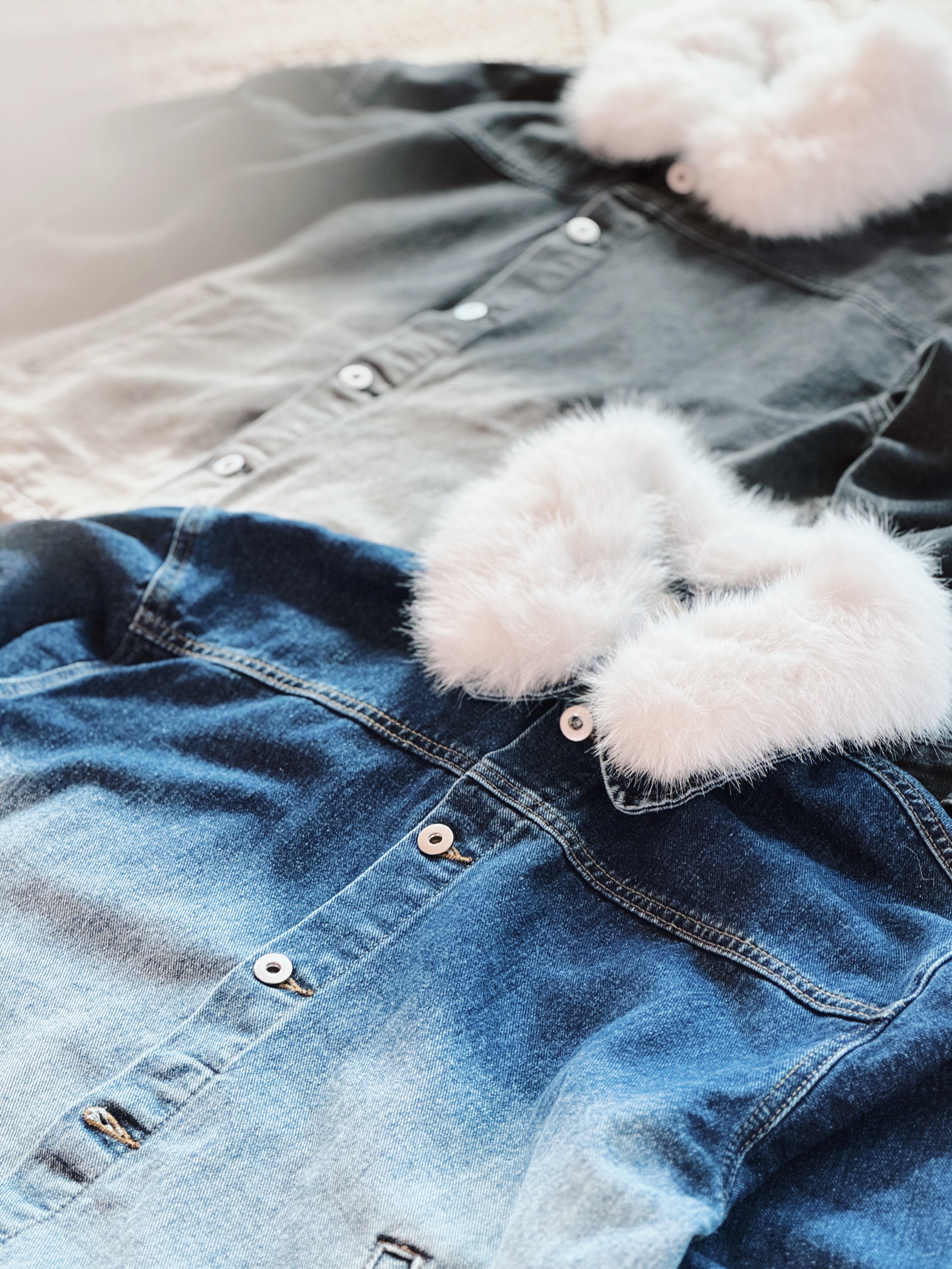 兩色 / 可拆式毛毛領牛仔漸變外套 / 2-Way Faux Fur Collar Ombre Denim Jacket