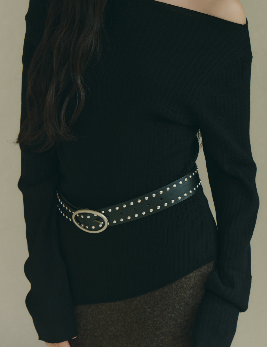 排列卯釘圓頭皮帶