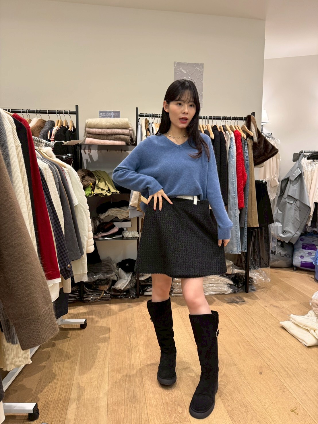 MN5307 Logo小金牌V領毛衣