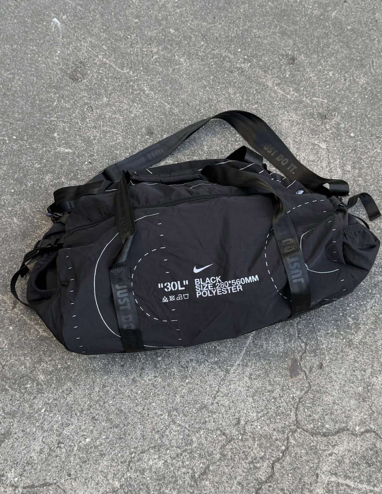 Nike 多功能摺疊運動袋 BG050-010A