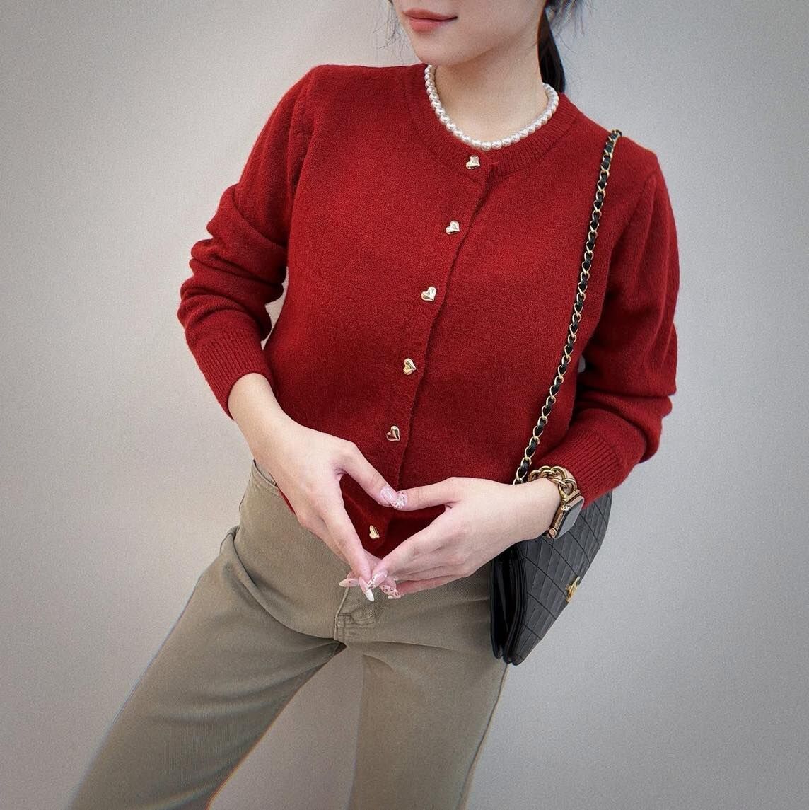 【質感愛心釦厚磅羊絨針織外套】（現貨）