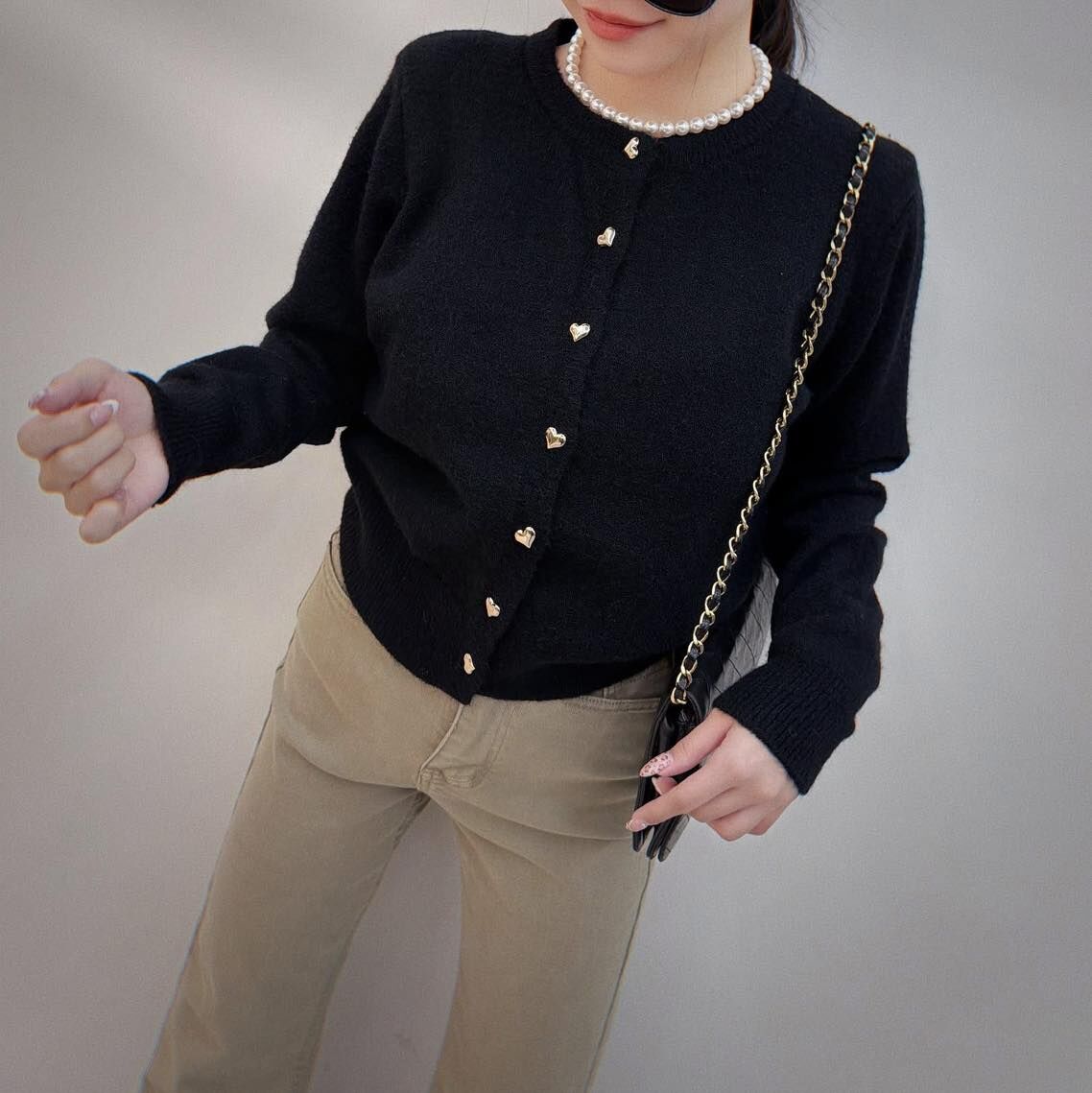【質感愛心釦厚磅羊絨針織外套】（現貨）