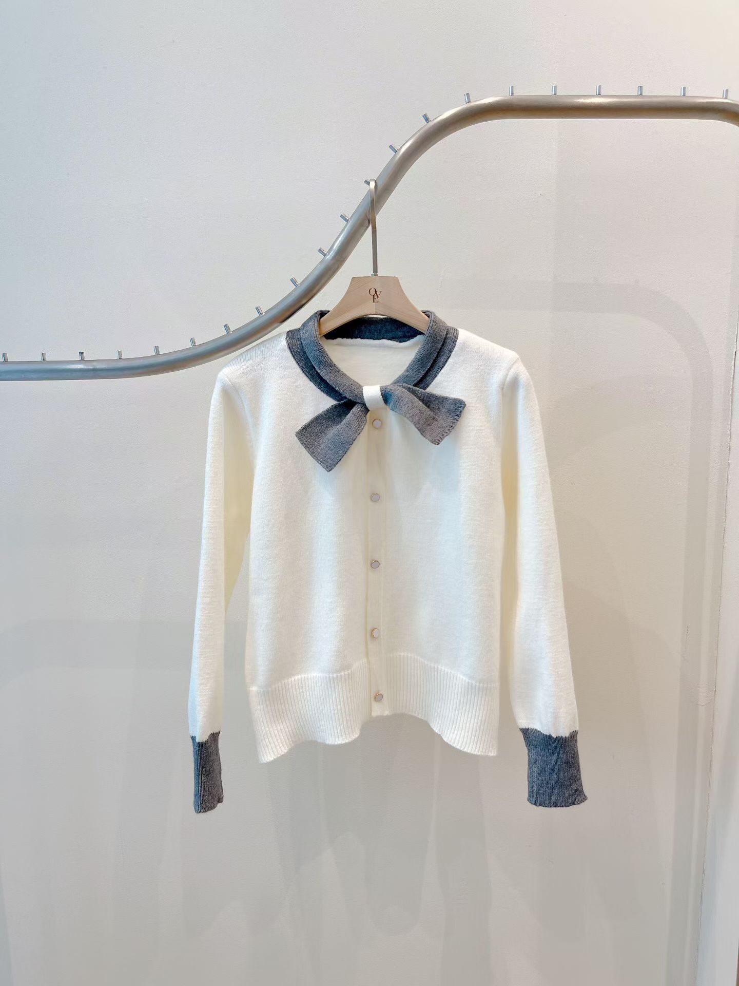 OV5301 空姐領結棉質上衣 *特價* (優惠碼同充值購物金不適用)