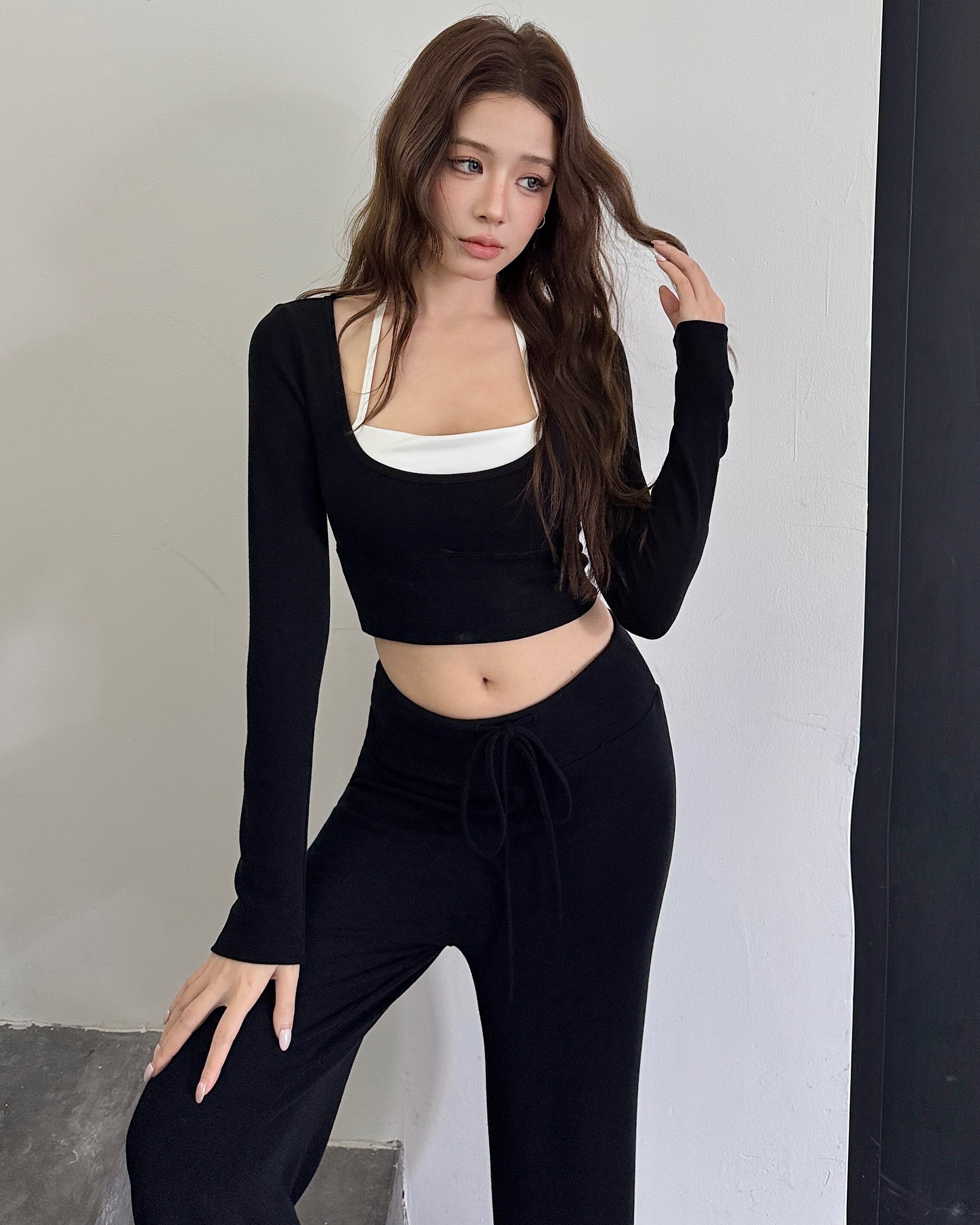 Aura繞脖兩件式長袖機能上衣-黑