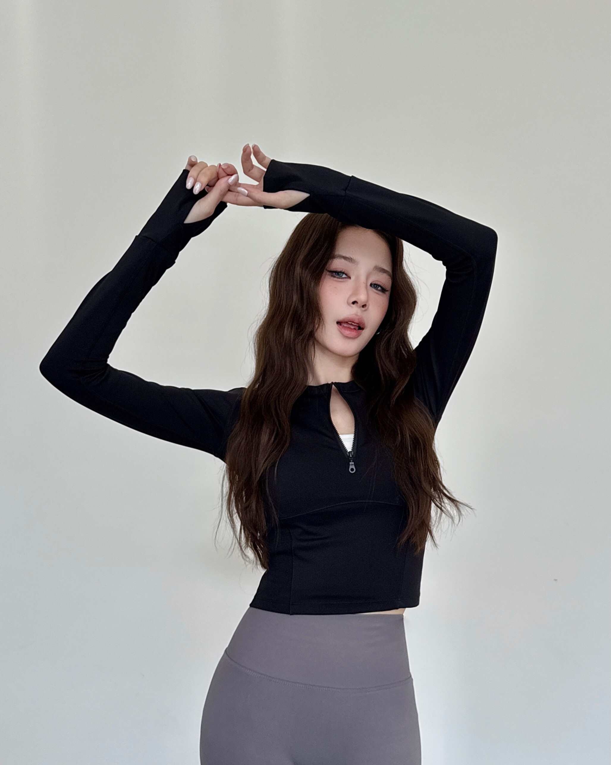 Stirde機能半拉鍊短版長袖上衣-黑