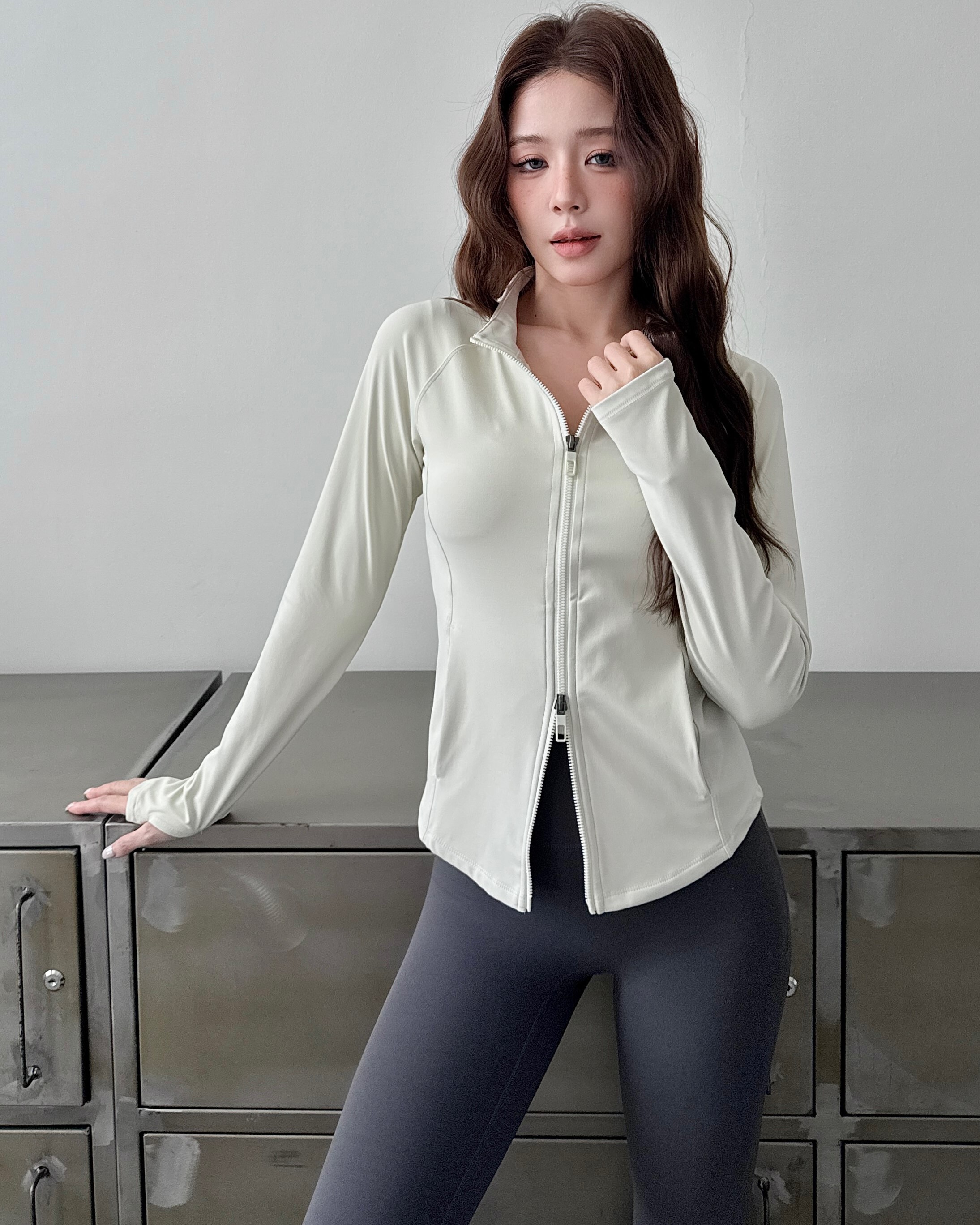 FLOW萊卡雙拉鍊機能口袋外套-杏白色