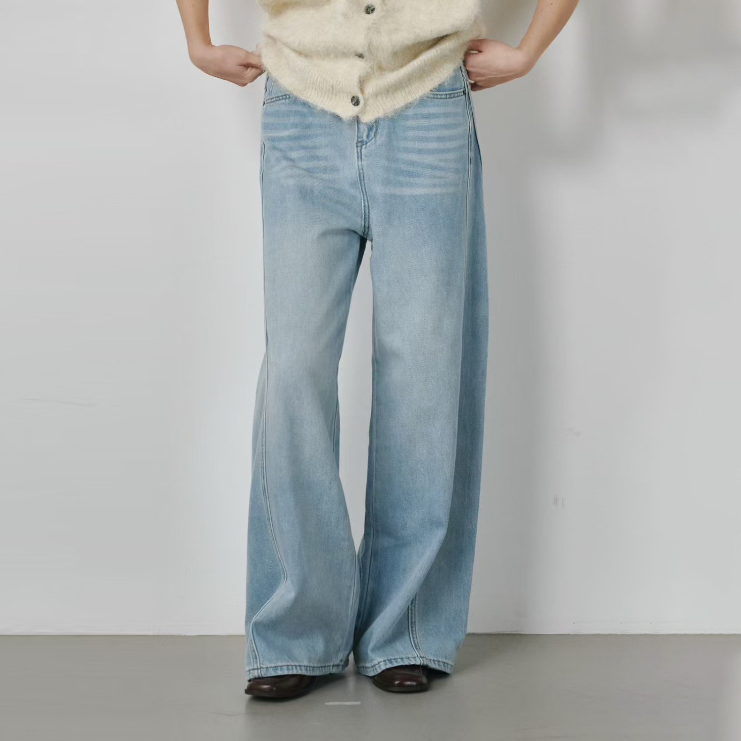 淺藍刷色感直筒落地牛仔褲-S-Ｍ
