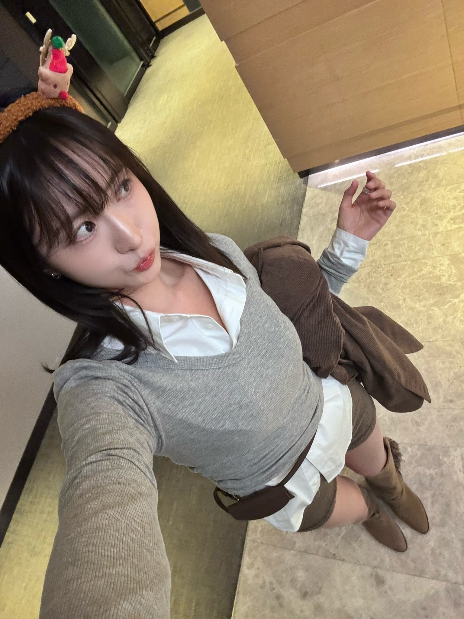 (現貨) 日常大V領彈性修身上衣 T1221(白/黑/淺灰/深灰)