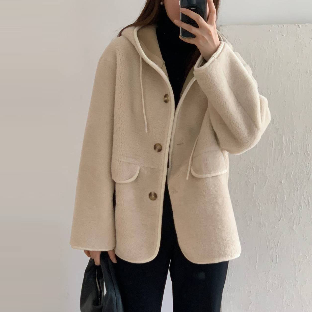 連帽織帶造型排釦QQ毛外套 / 2色