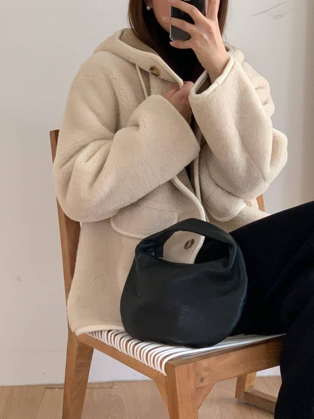 連帽織帶造型排釦QQ毛外套 / 2色