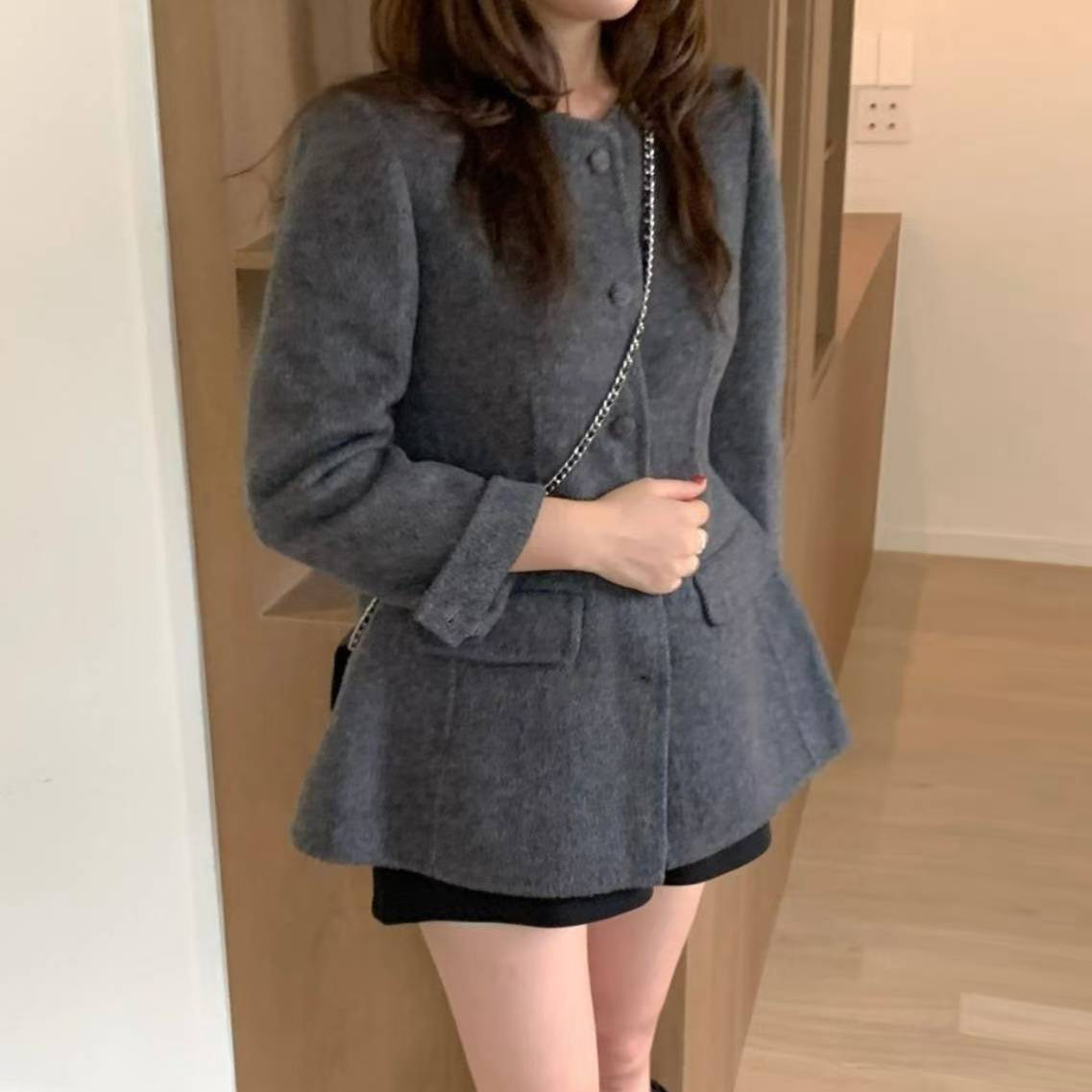 氣質感圓領排釦收腰傘擺上衣外套 / 2色