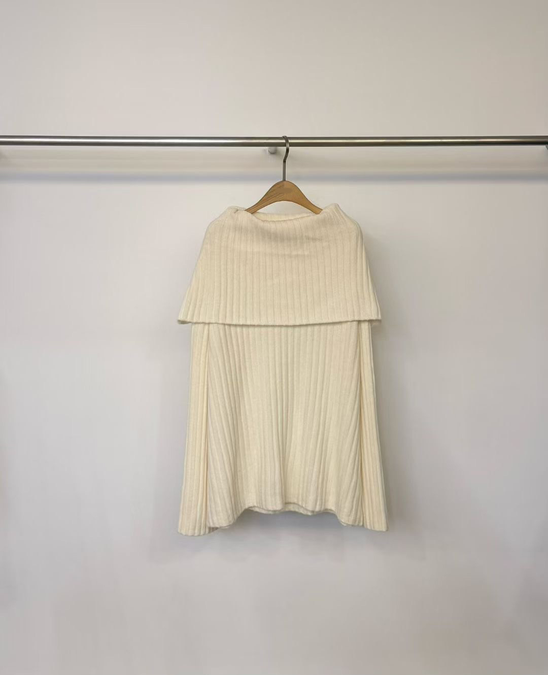 顯白色系露肩一字領毛衣羊毛針織上衣