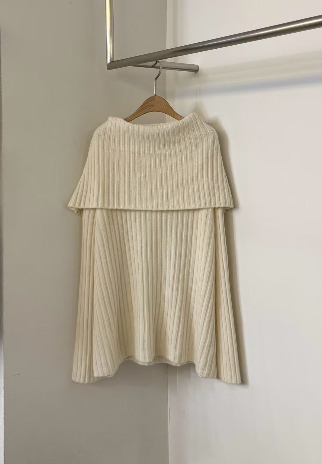 顯白色系露肩一字領毛衣羊毛針織上衣