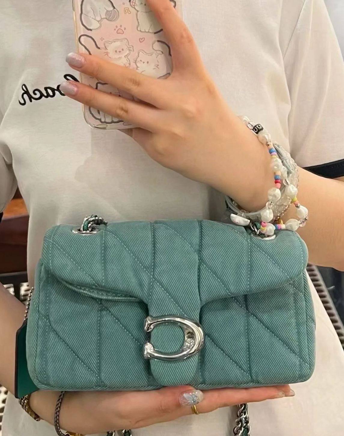 【預購】COACH H123051 百搭絎縫牛仔 Tabby 肩背包 （26cm）