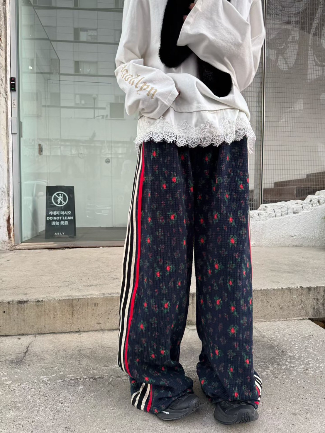 印圖絨布邊條長褲