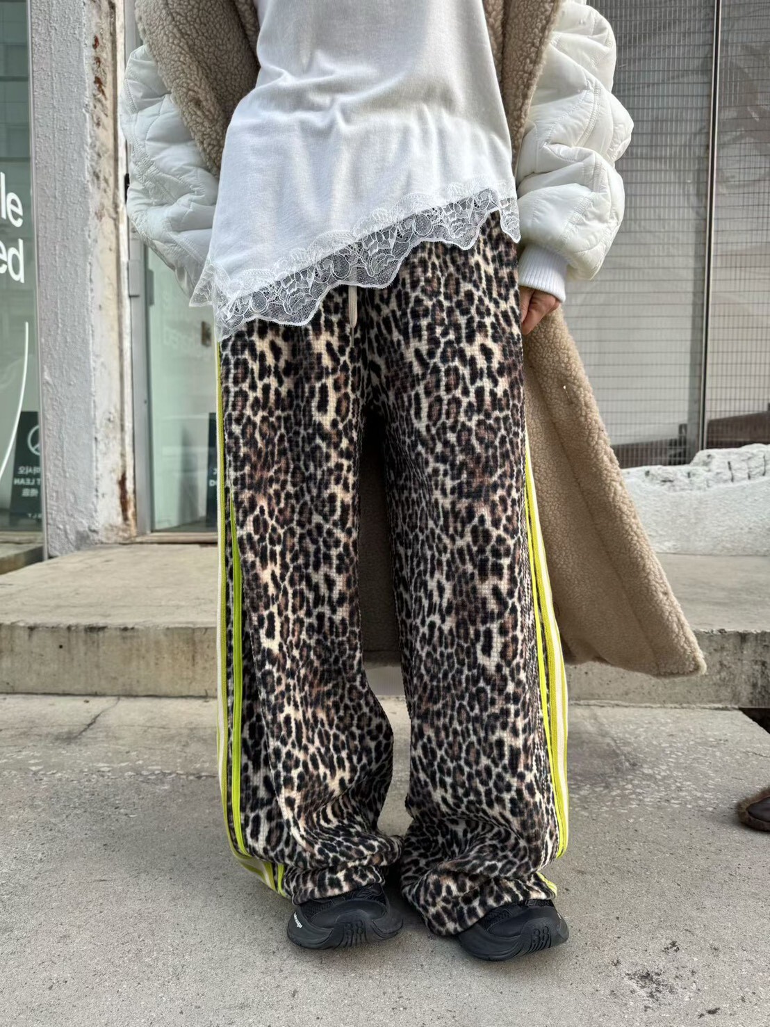 印圖絨布邊條長褲