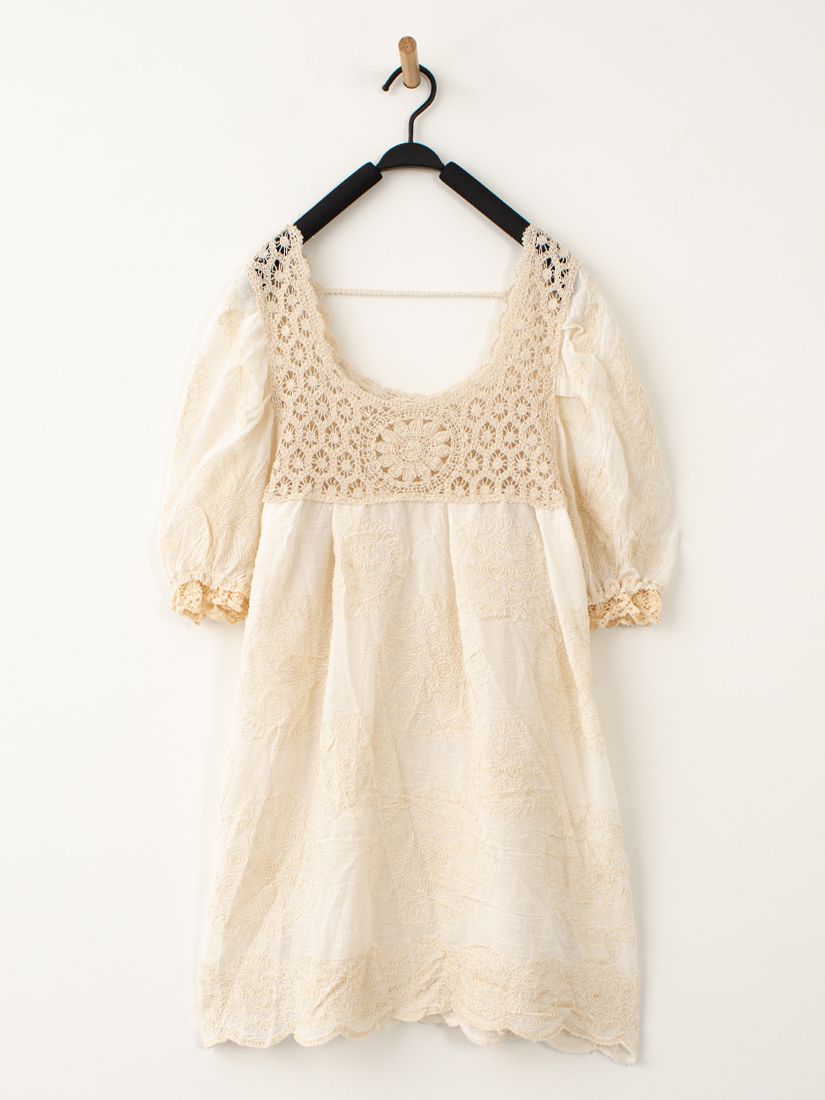 簍空繡花五分袖長版上衣