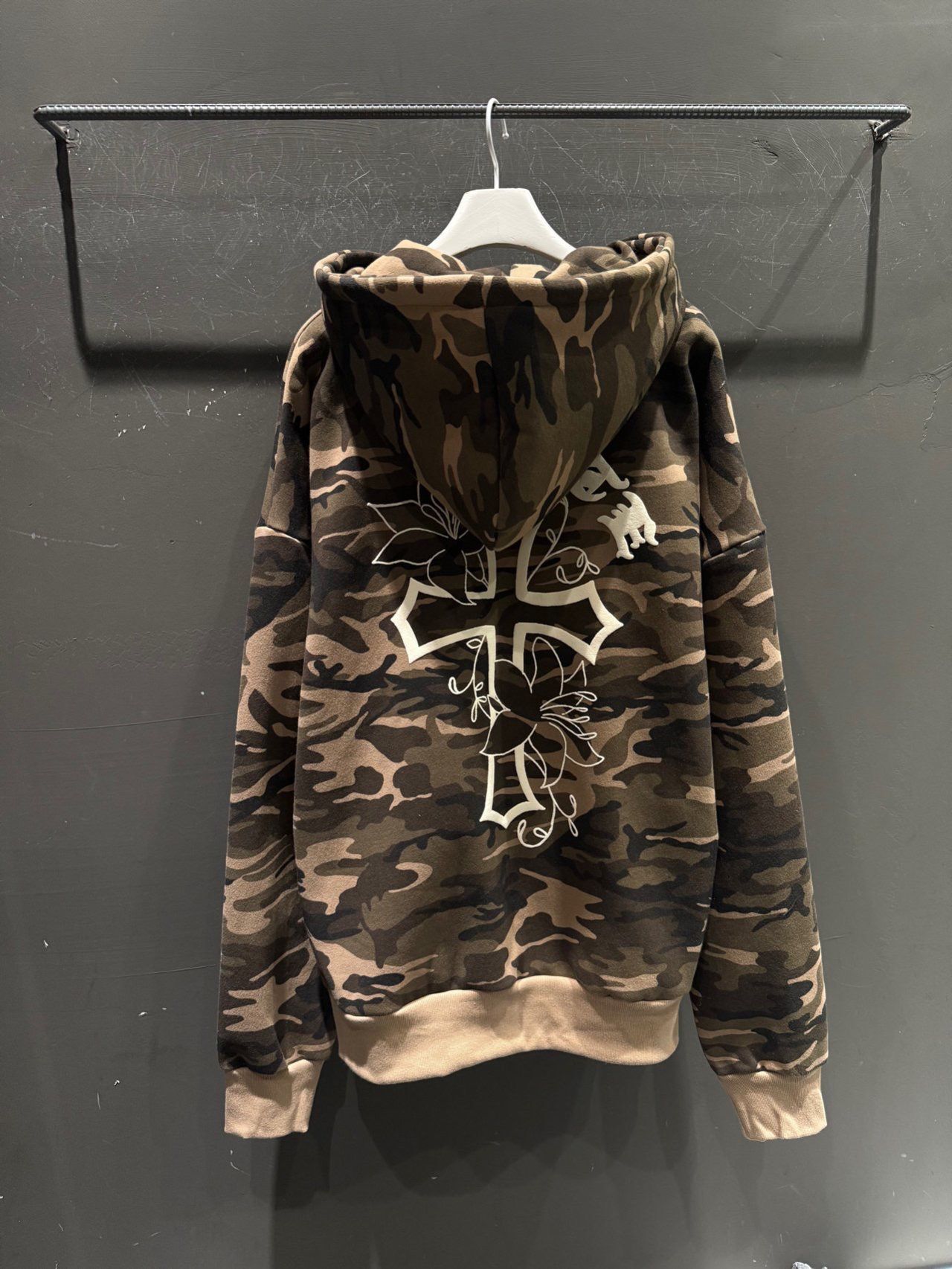 迷彩英文字連帽拉鍊外套(薄抓毛底) SUB-044JK