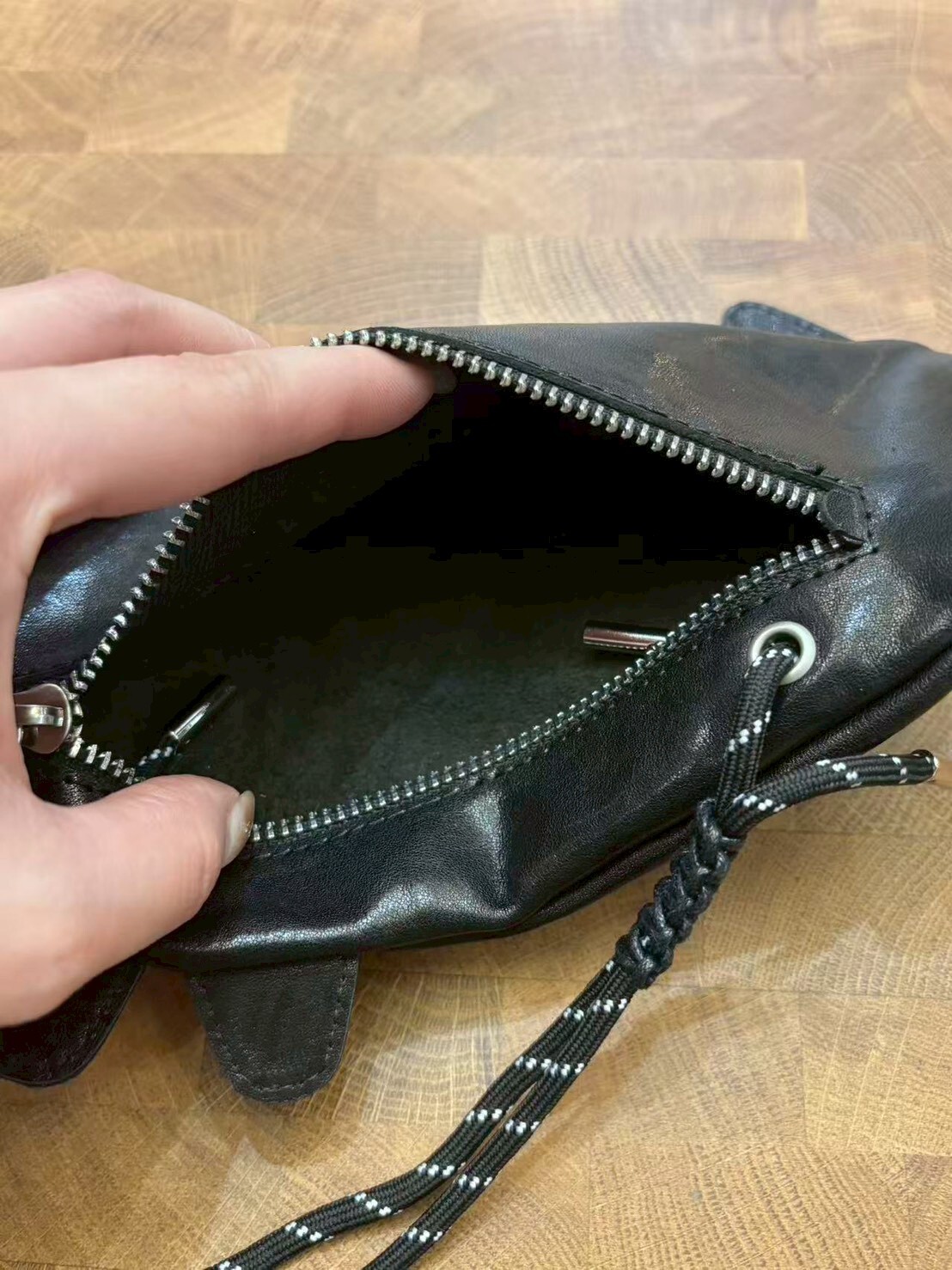 F35【日系貓咪植鞣皮革側背包】