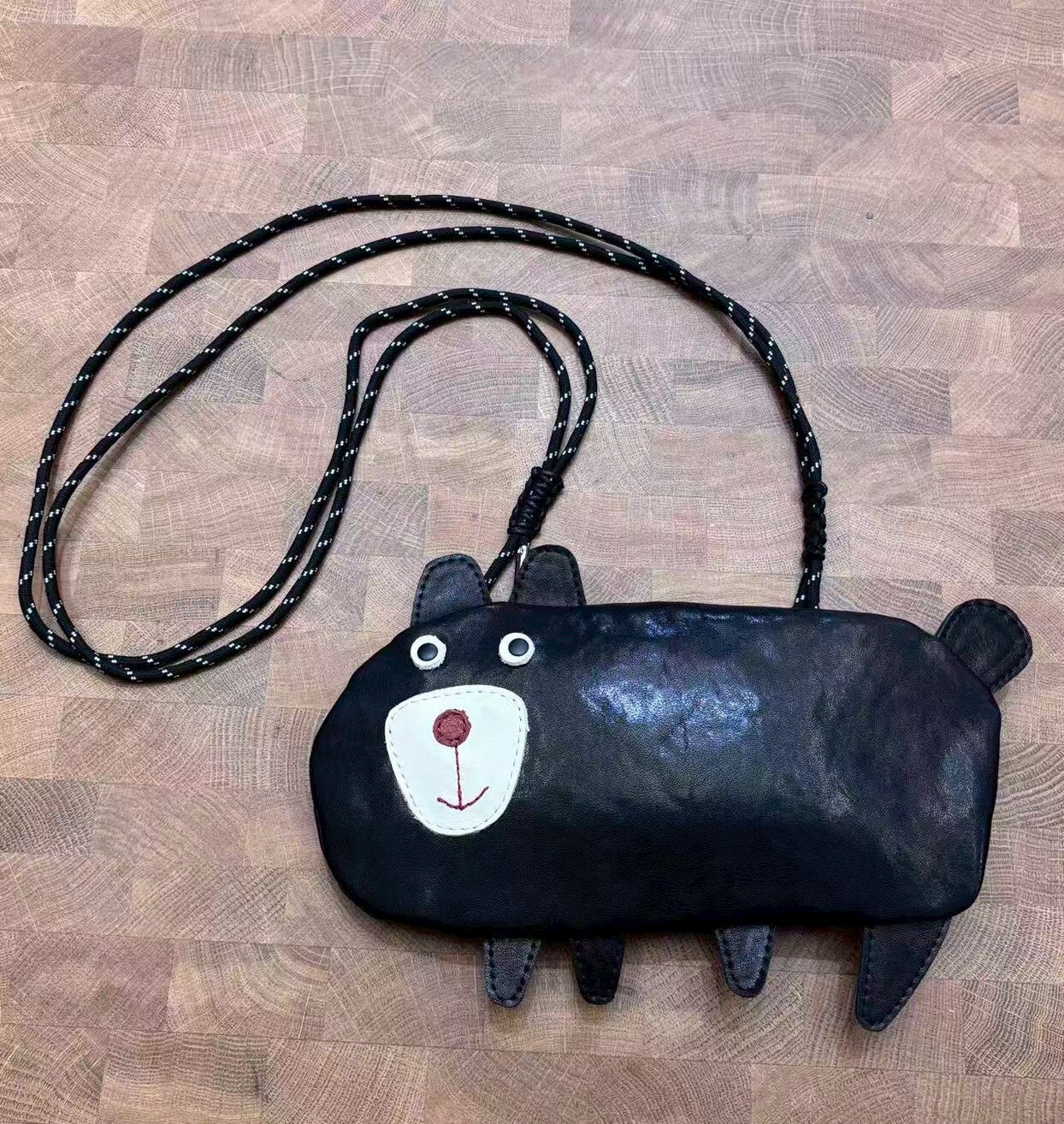 F35【日系貓咪植鞣皮革側背包】