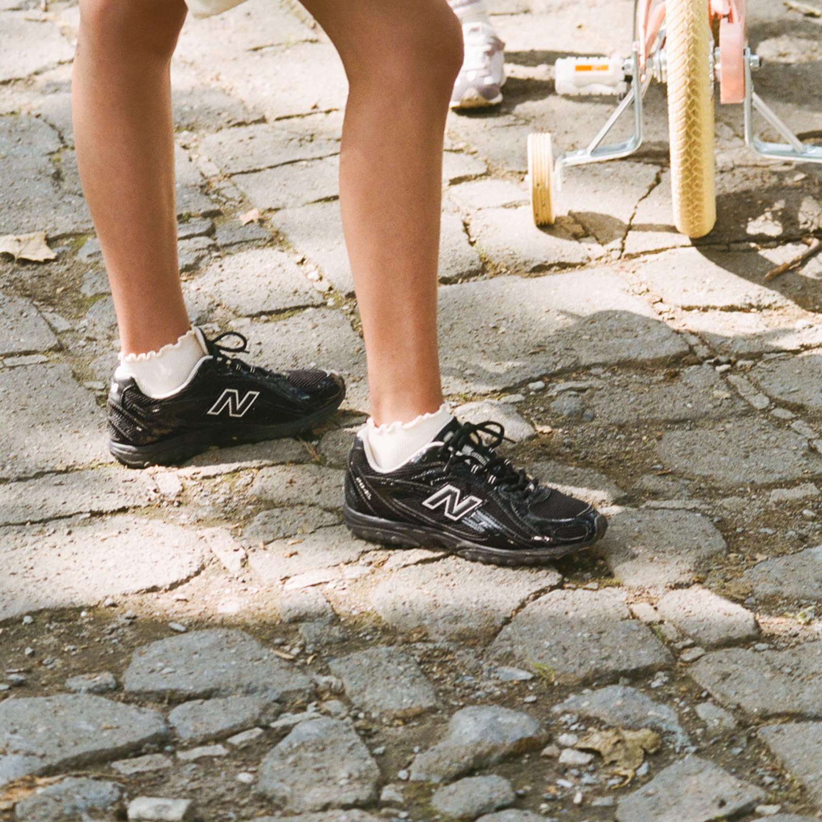 張員瑛同款 New Balance NB 曜石黑 黑亮面 薄底 德訓鞋 復古休閒鞋 U204LMRA