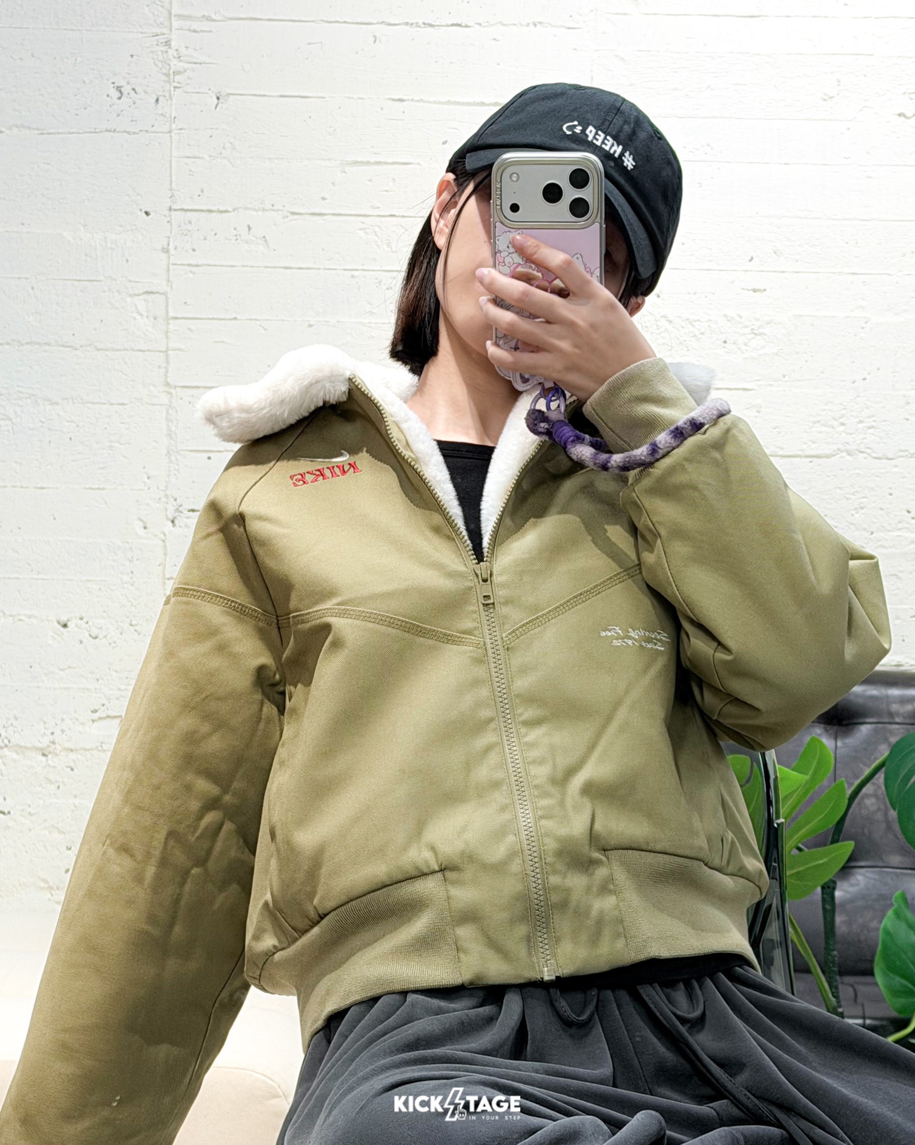 女款 NIKE NSW CNY JACKET 橄欖綠 馬年 新年 刺繡 翻領 人造毛 中短版 外套【IQ3823-276】NKTF