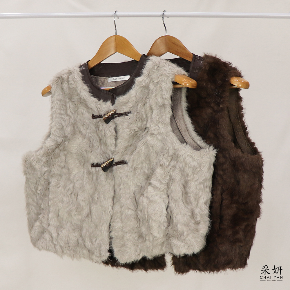 皮領三角釦貂皮背心