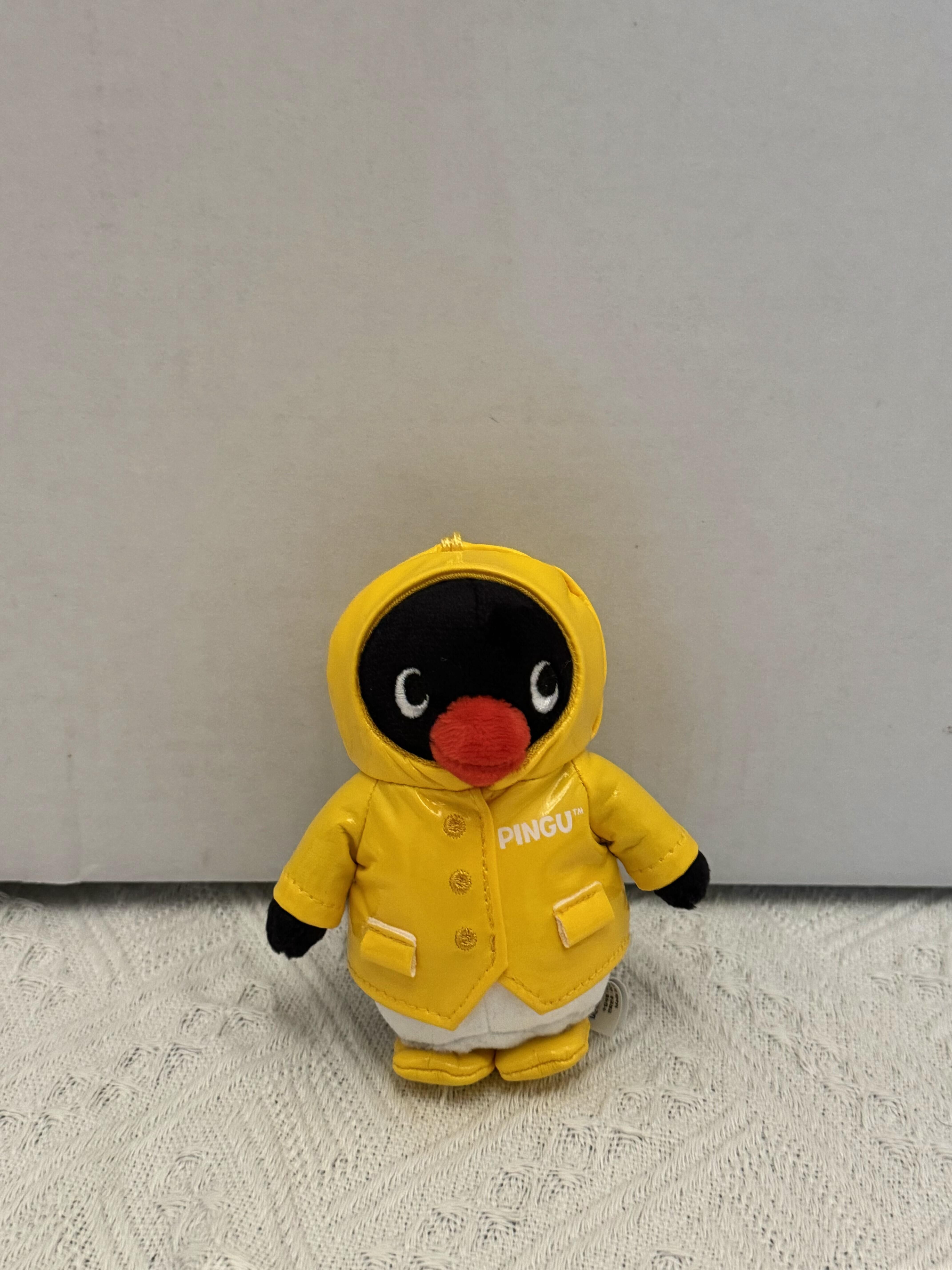 韓國🇰🇷連線 PINGU 企鵝家族 正版授權 雨衣Pingu毛絨吊飾 鑰匙圈 韓國限定 (任買兩件711免運)/預購
