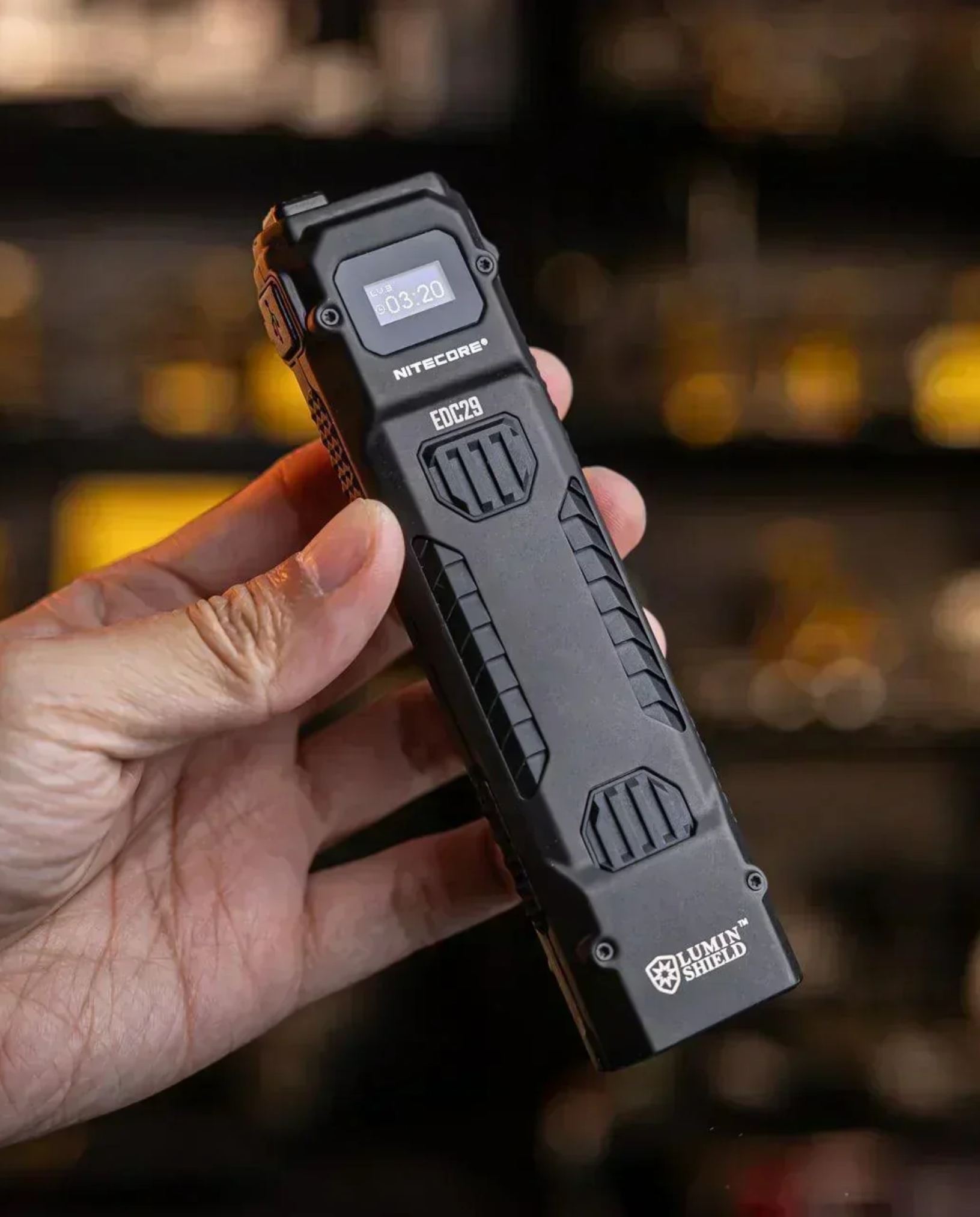 NITECORE EDC29 超薄 EDC 手電筒出租｜夜歸安心・遛狗照路・親子不打擾光｜單次租借