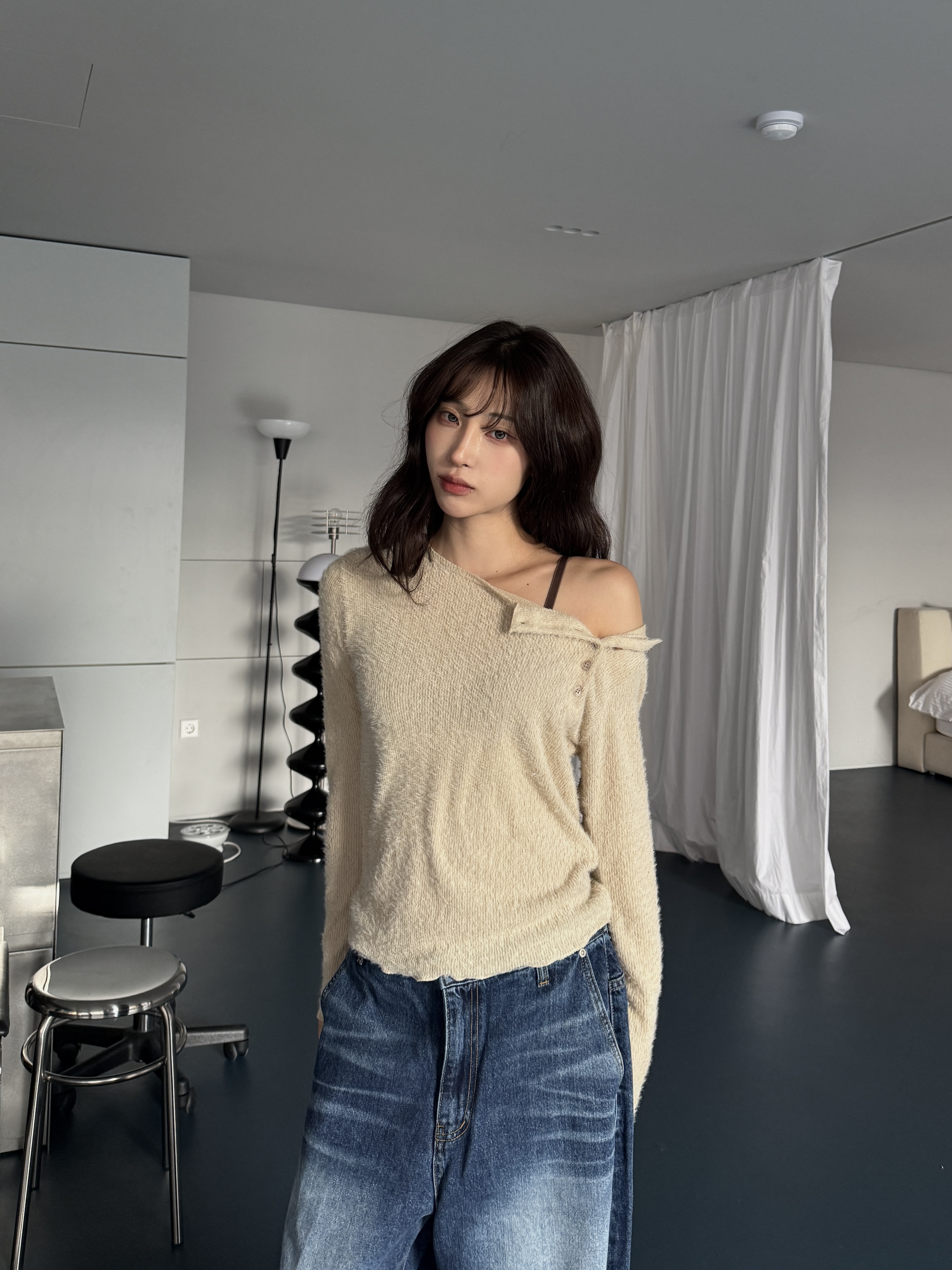 霧絨斜扣 針織長袖上衣（部分現貨）