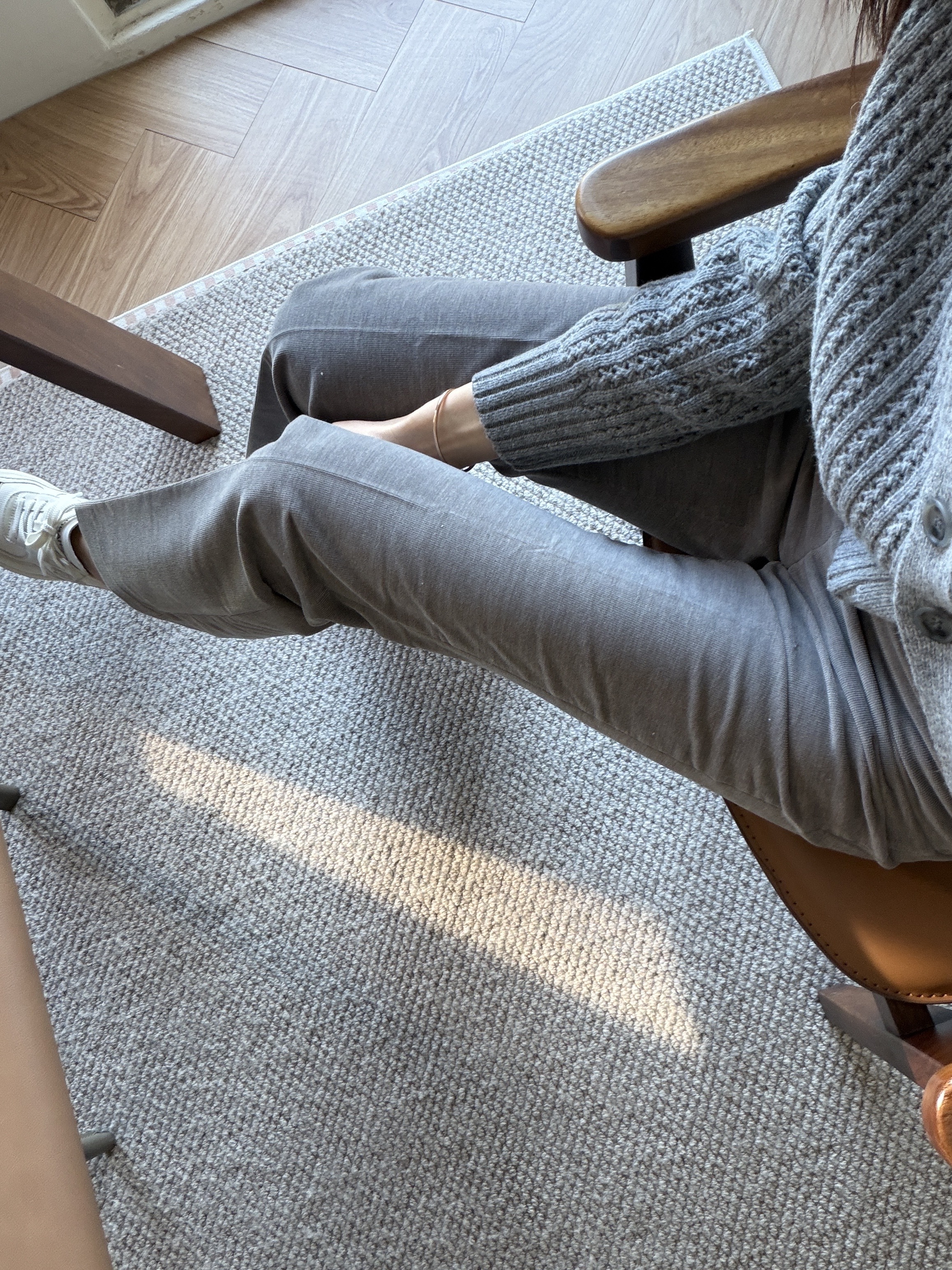 ｜韓國｜細坑條修身微喇叭褲*少量現貨*